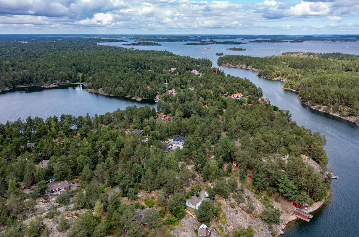 1980s Swedish Getaway: 2-Bedroom House with Expansive Lot in Djurhamn - View image 31 of 32