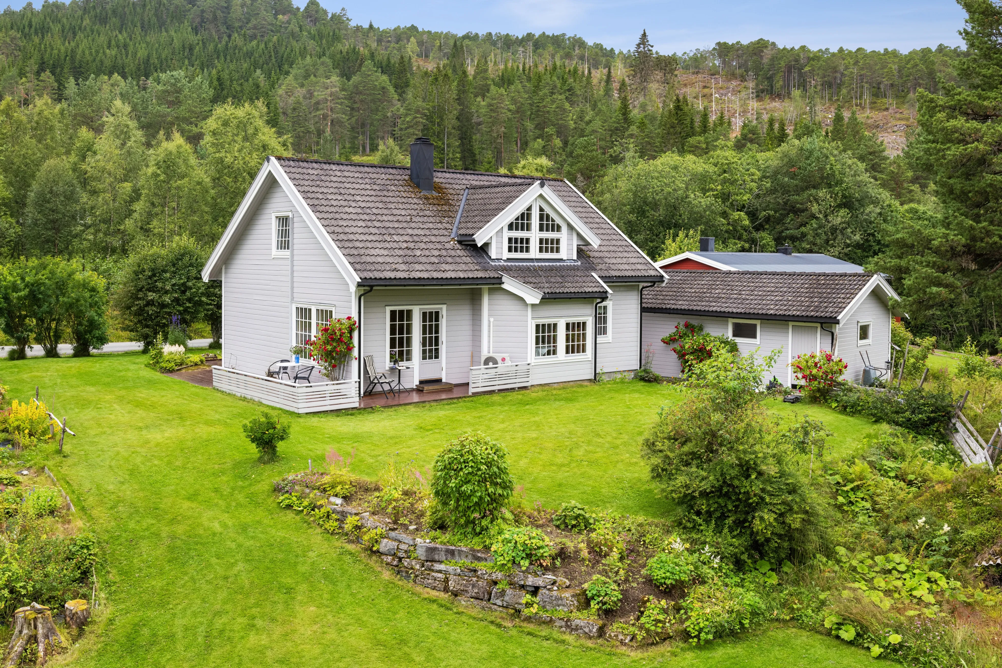 Family-Friendly 3-Bedroom House with Garden and Terrace in Kyrksæterøra, Norway - Image 1