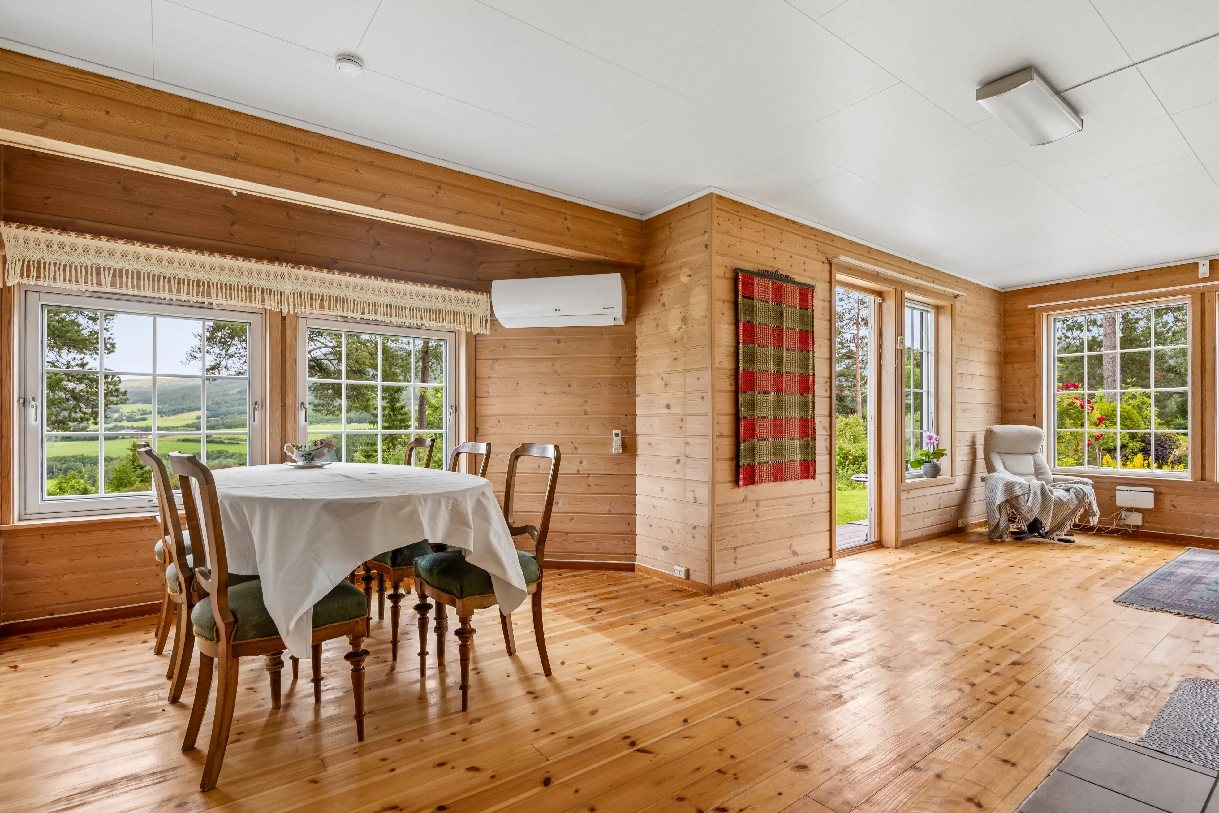 Family-Friendly 3-Bedroom House with Garden and Terrace in Kyrksæterøra, Norway - View image 8 of 35