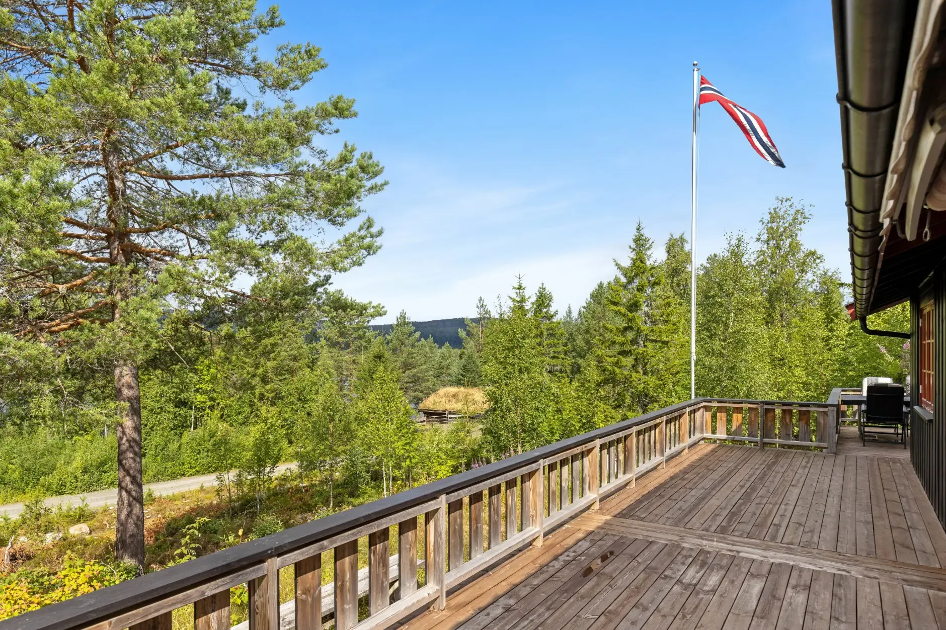 1990s Country House with Expansive Terrace in Sigdal, Norway - View image 9 of 34