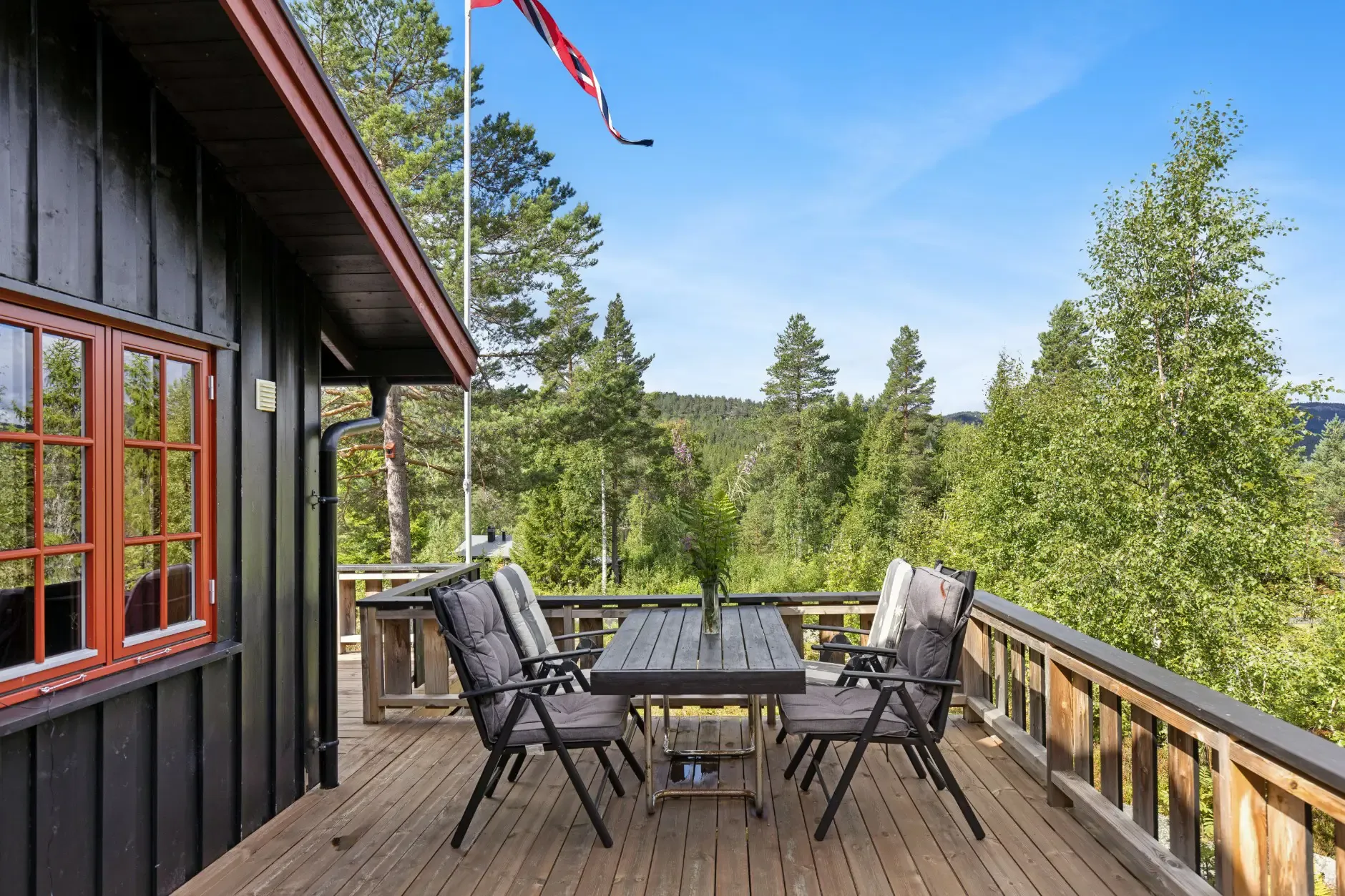 1990s Country House with Expansive Terrace in Sigdal, Norway - View image 11 of 34