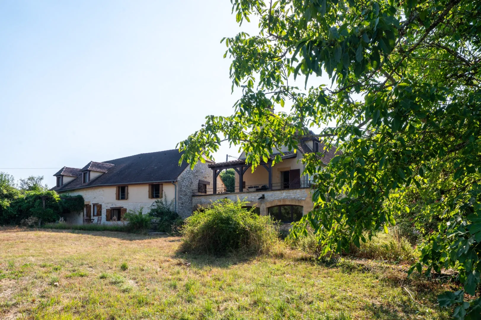 Expansive 6-Bedroom Farmhouse with Garden and Terrace in Gourdon, France - Image 5