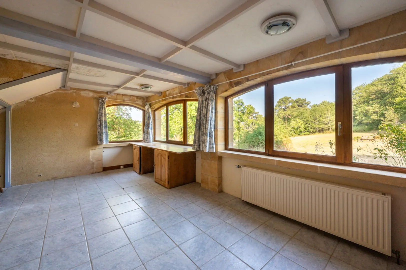 Expansive 6-Bedroom Farmhouse with Garden and Terrace in Gourdon, France - View image 20 of 35
