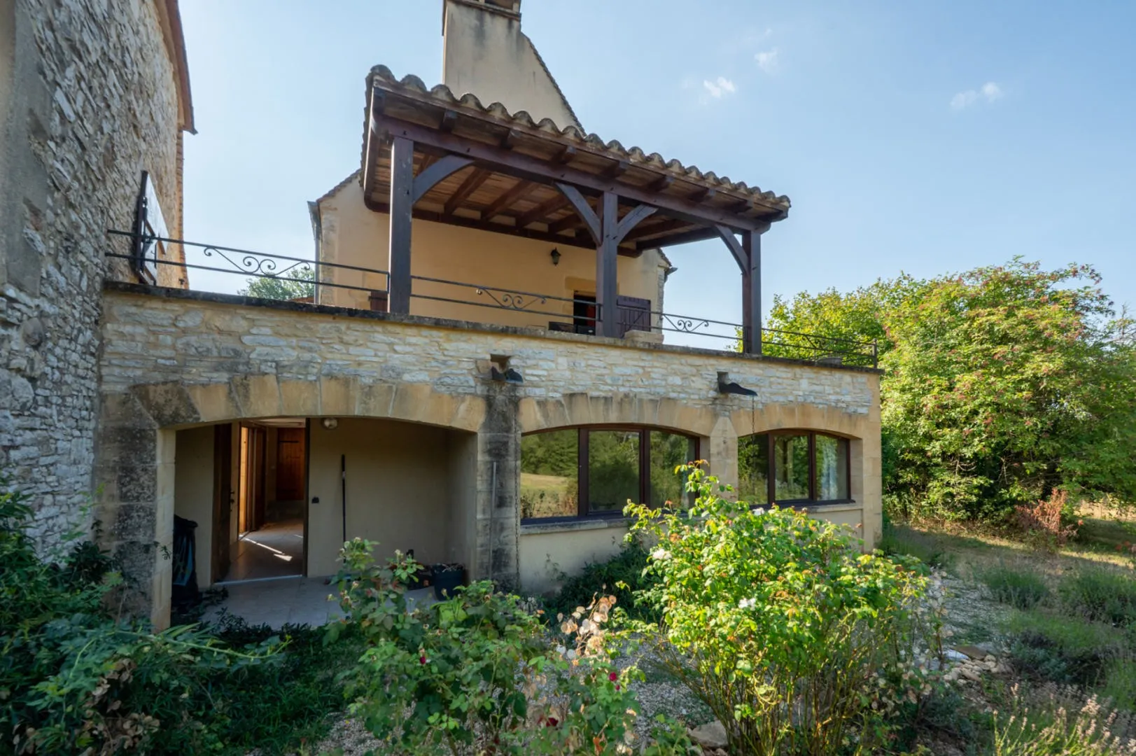 Expansive 6-Bedroom Farmhouse with Garden and Terrace in Gourdon, France - View image 31 of 35