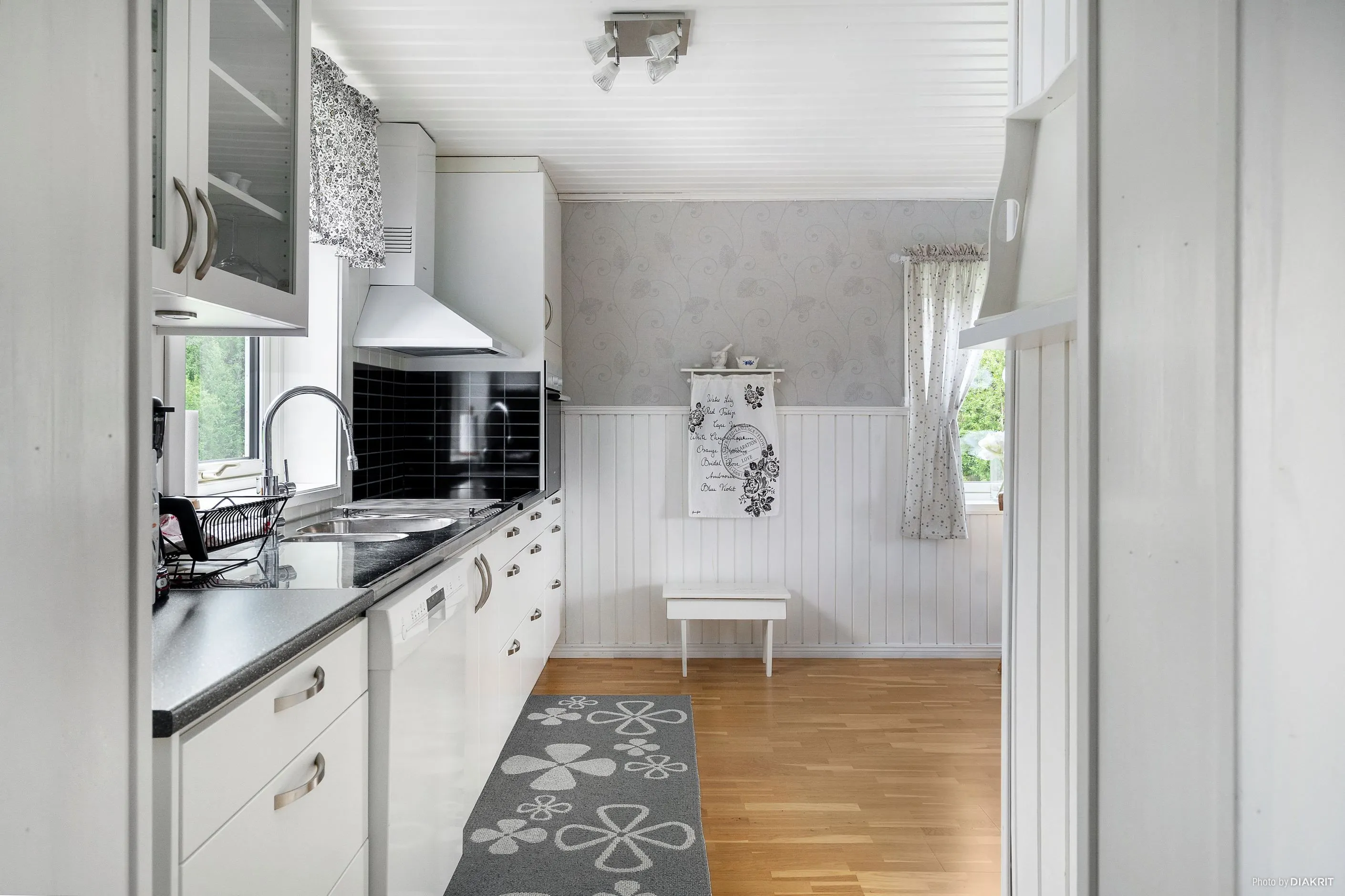 1940s Villa with Expansive Lot in Tärnaby's Scenic Surroundings - Image 4