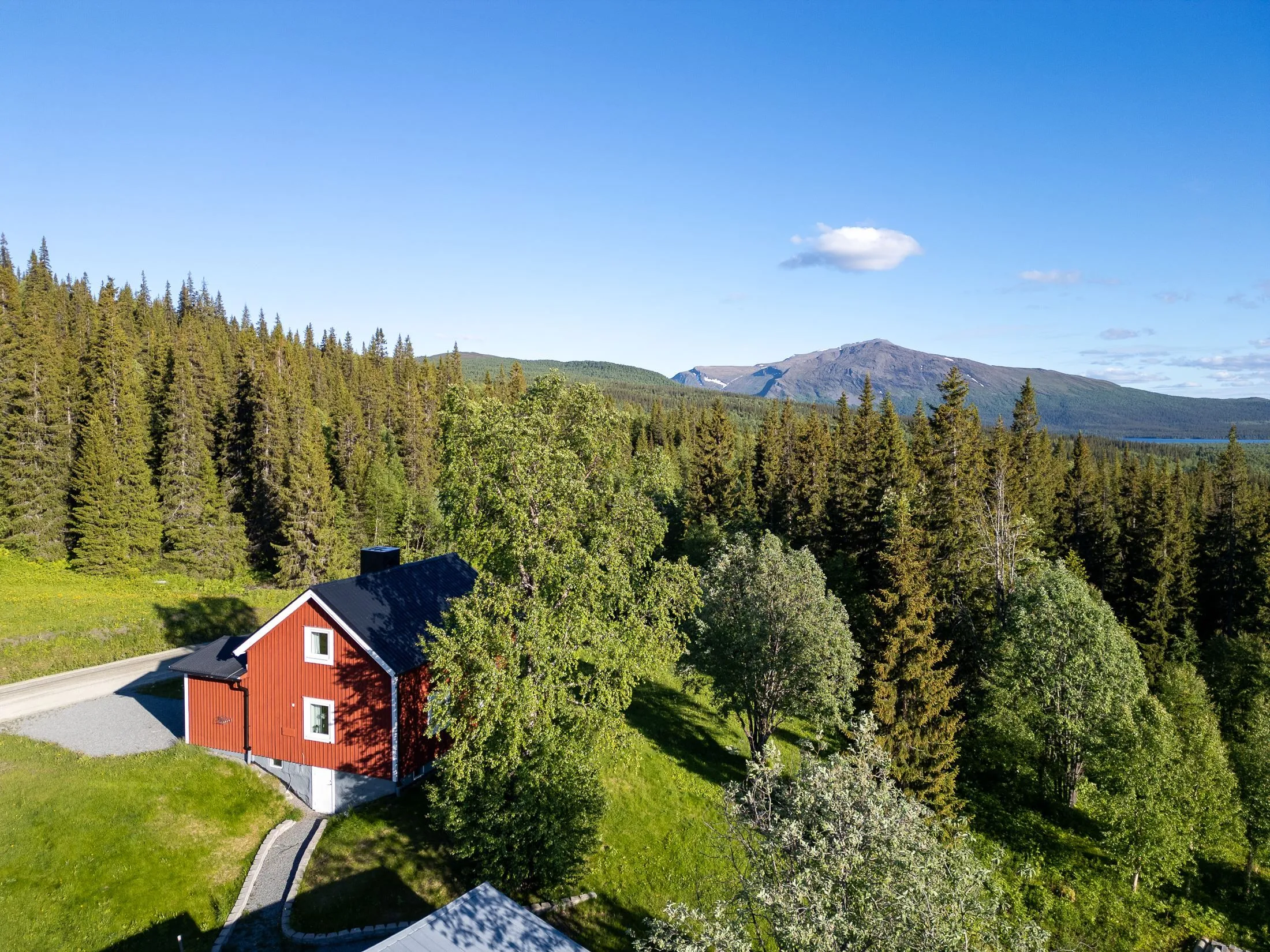1940s Villa with Expansive Lot in Tärnaby's Scenic Surroundings - View image 40 of 46