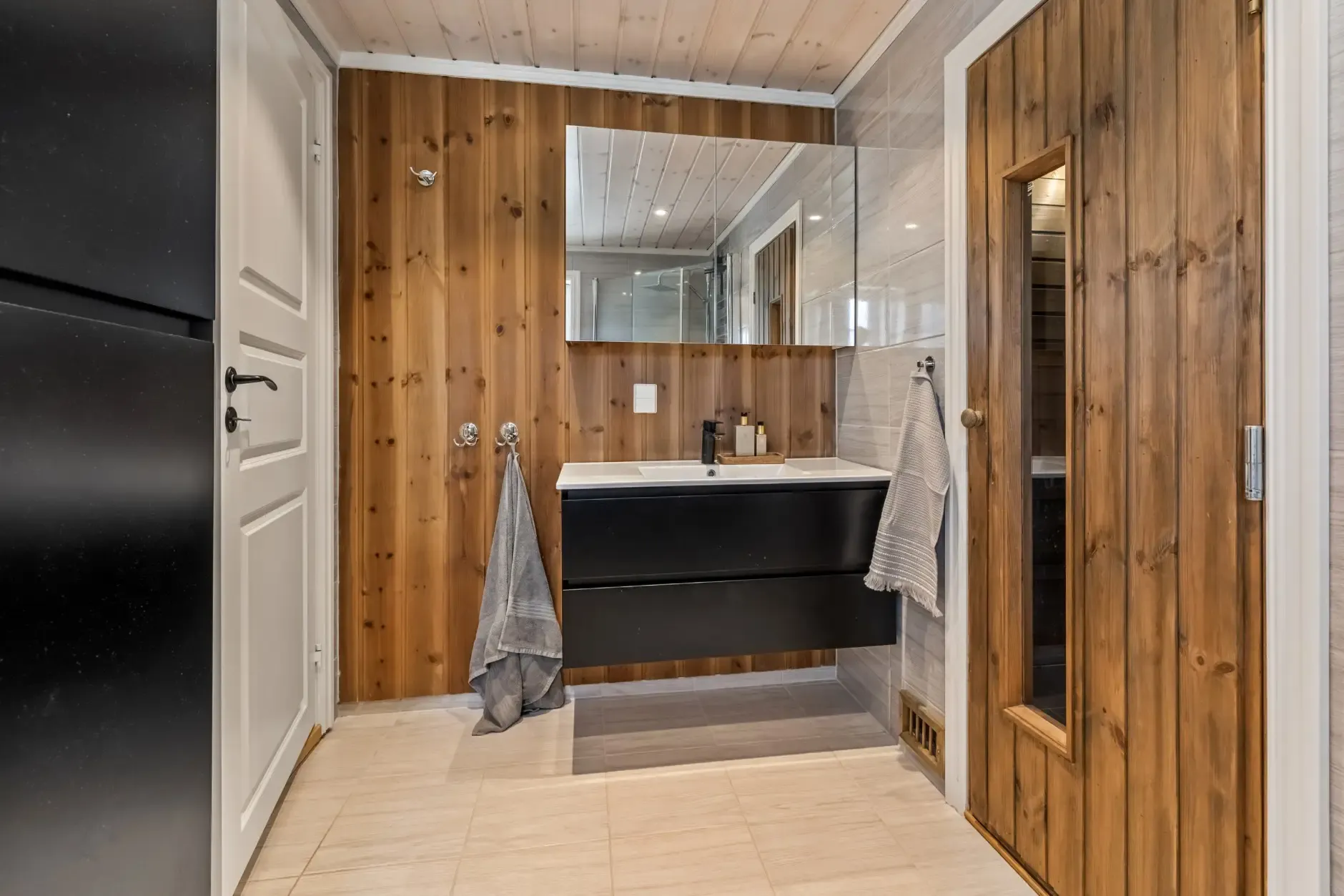 Modern 5-Bedroom Cabin with Sauna and Spacious Terraces in Tuddal, Norway - View image 19 of 35