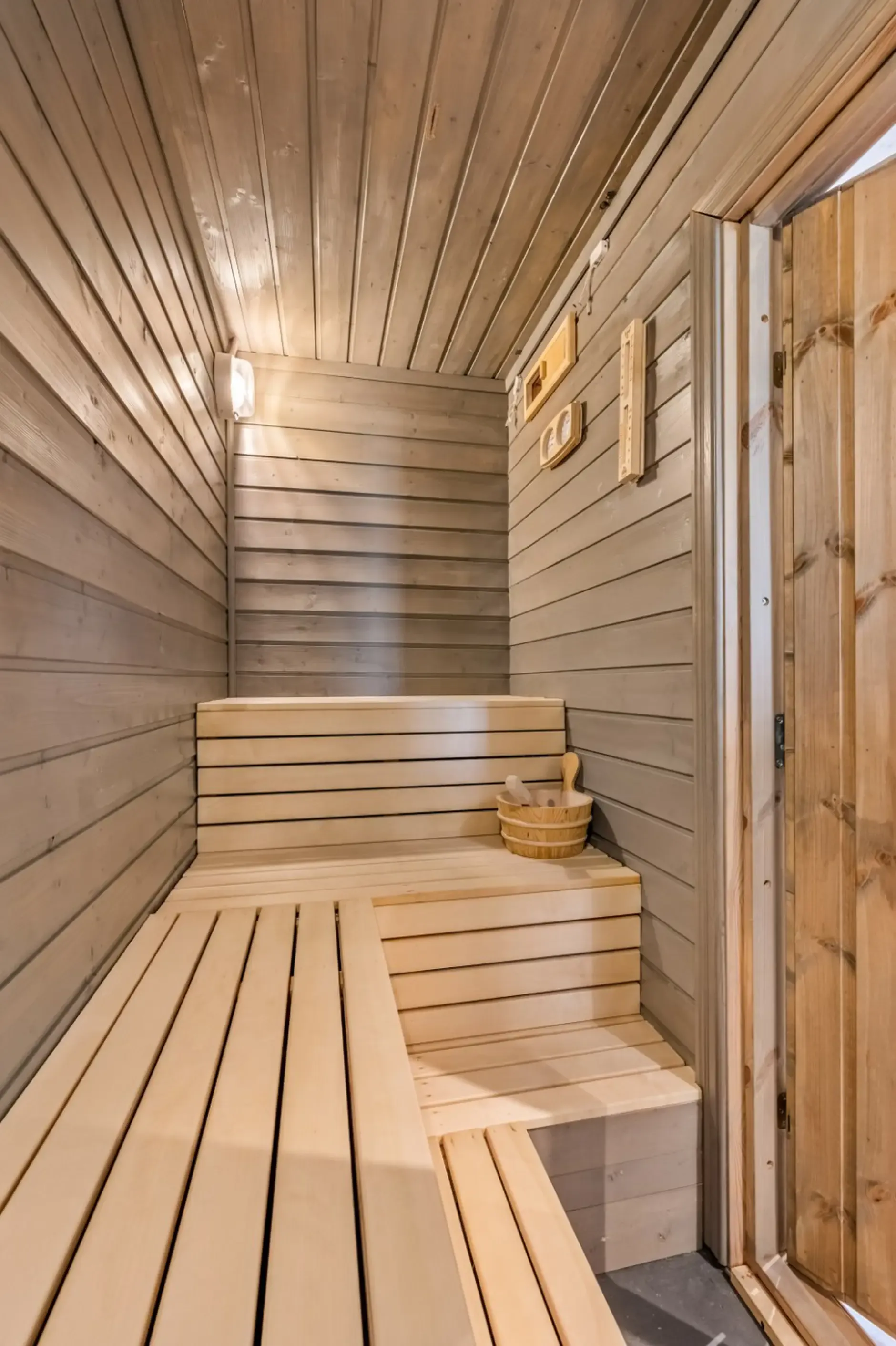 Modern 5-Bedroom Cabin with Sauna and Spacious Terraces in Tuddal, Norway - View image 20 of 35
