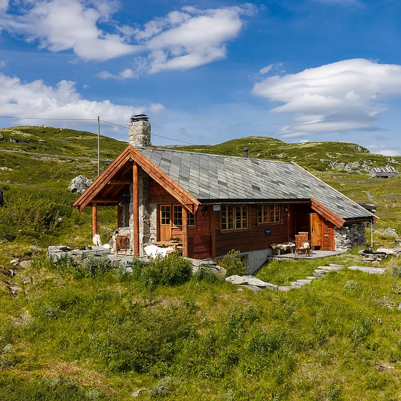 1990s Norwegian Cabin with Panoramic Views and Terrace in Ustaoset