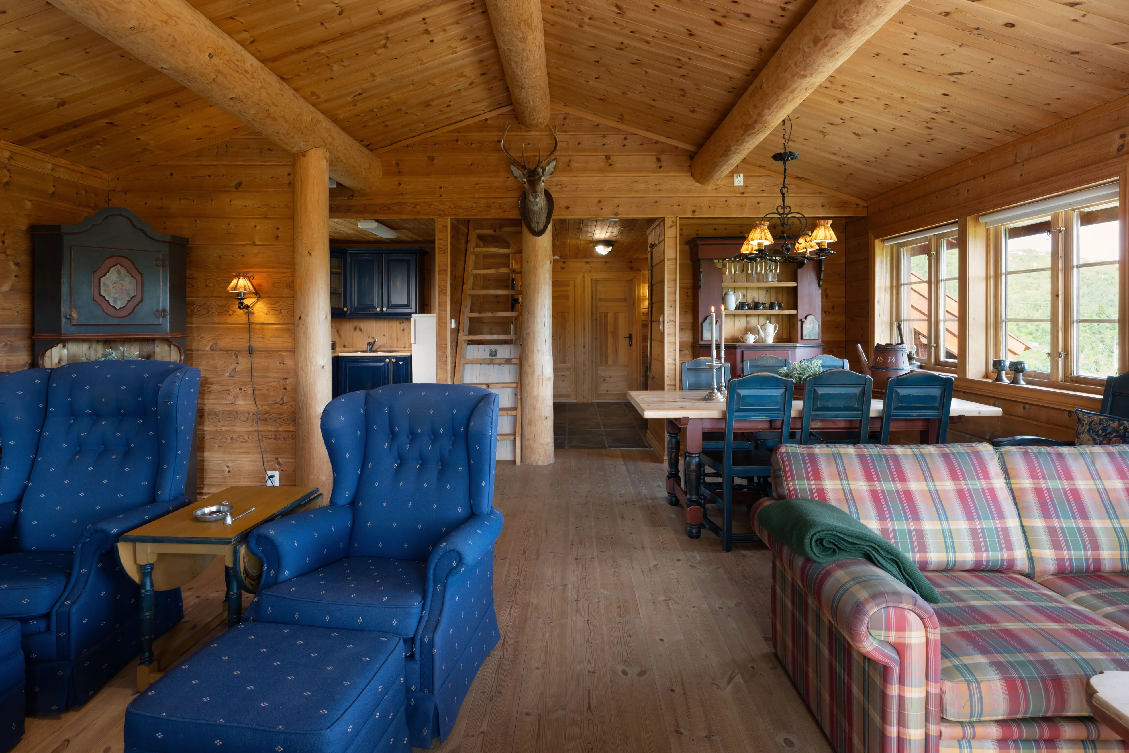 1990s Norwegian Cabin with Panoramic Views and Terrace in Ustaoset - View image 6 of 41