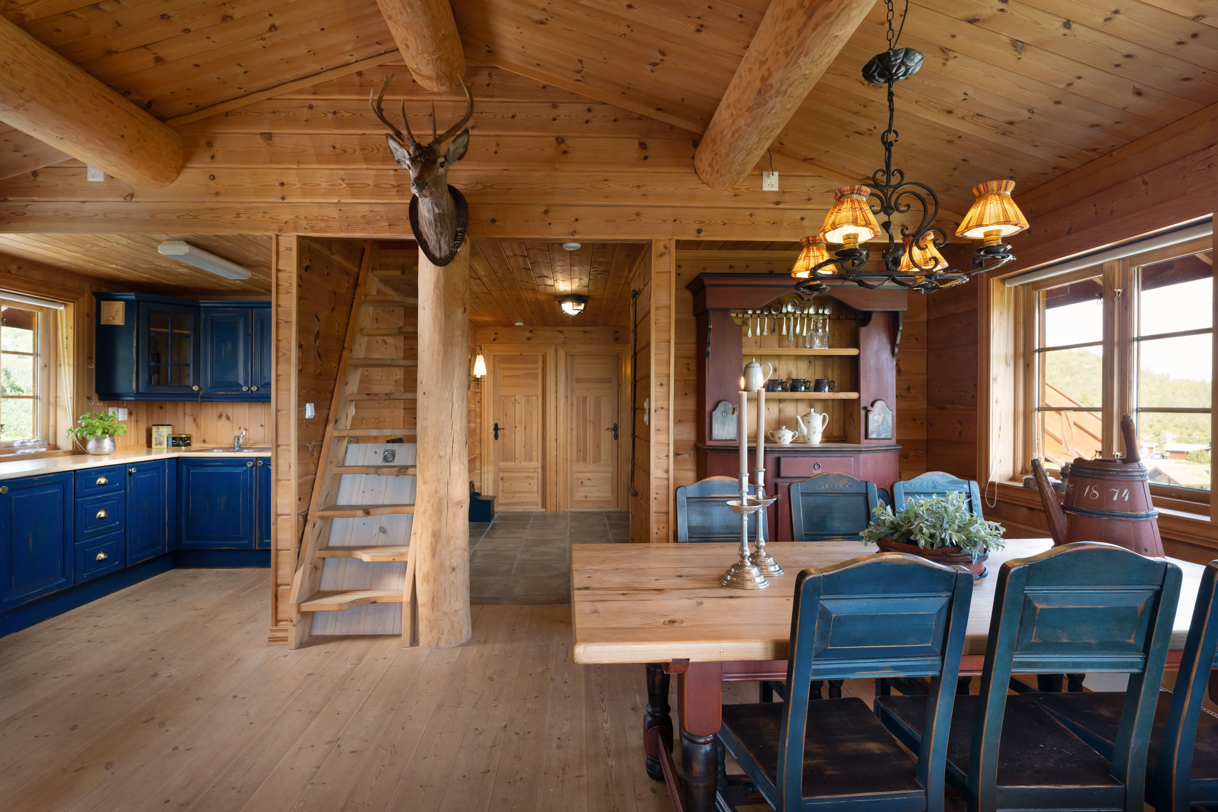 1990s Norwegian Cabin with Panoramic Views and Terrace in Ustaoset - View image 8 of 41