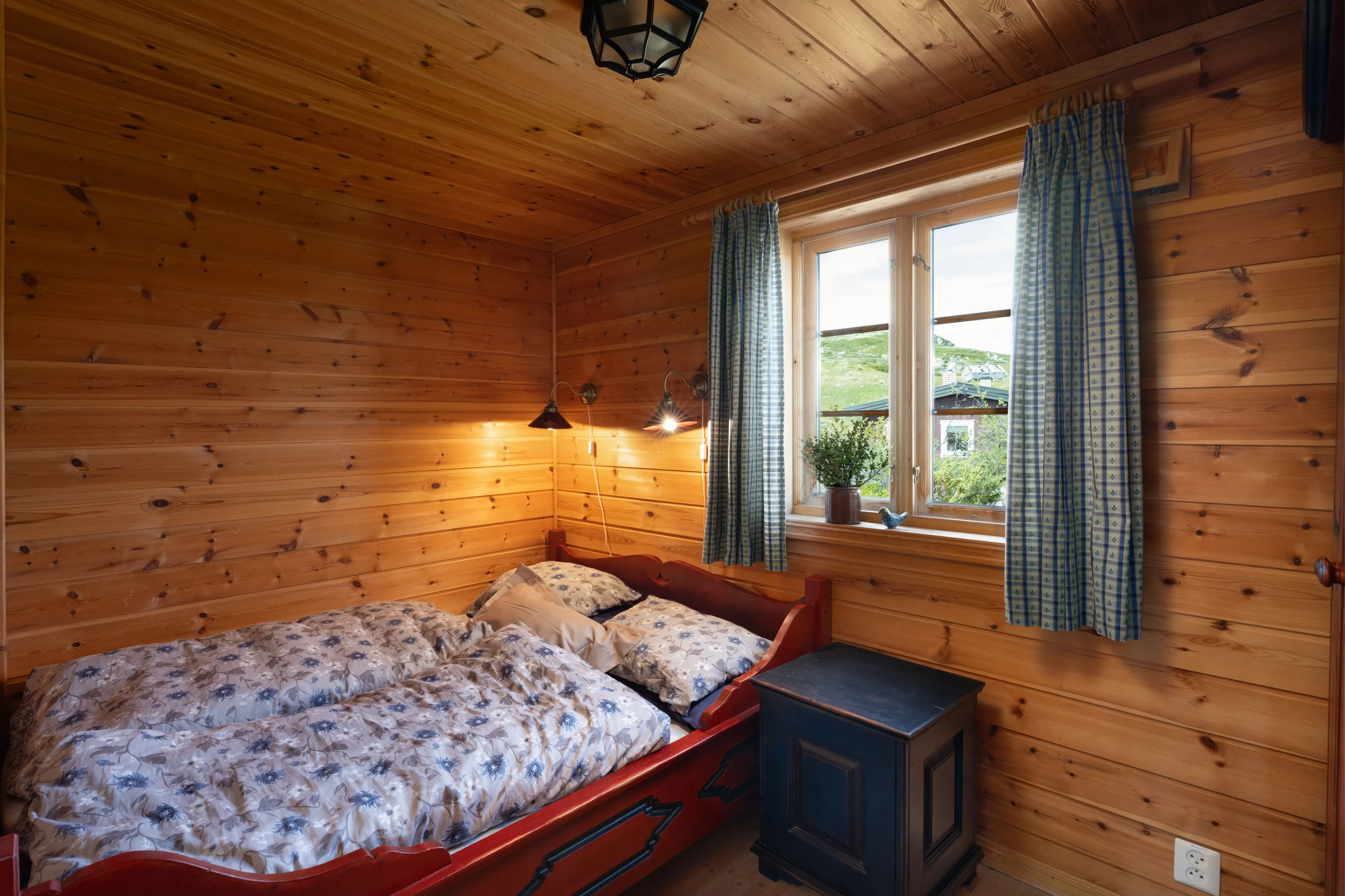 1990s Norwegian Cabin with Panoramic Views and Terrace in Ustaoset - View image 10 of 41