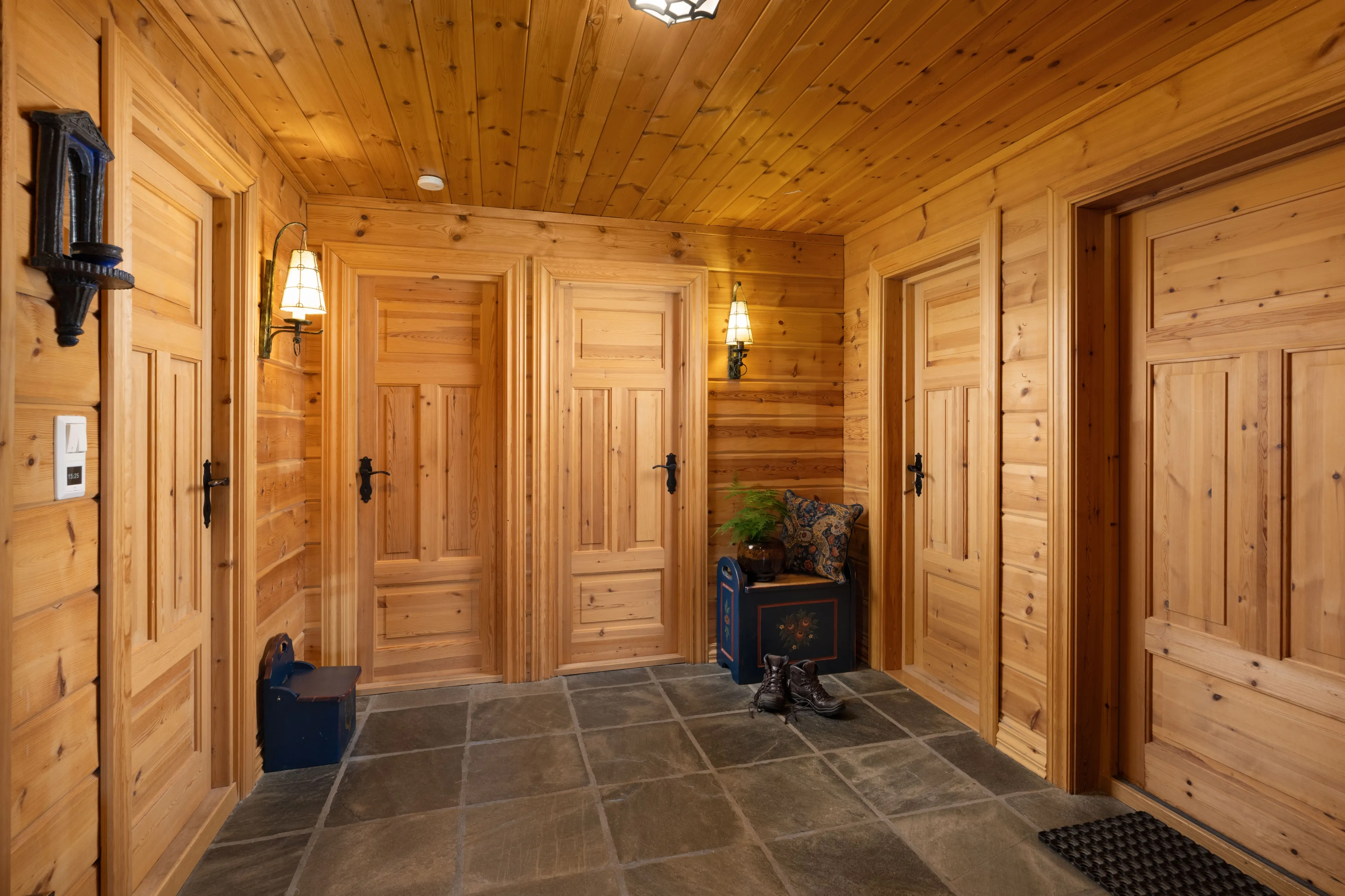1990s Norwegian Cabin with Panoramic Views and Terrace in Ustaoset - View image 13 of 41