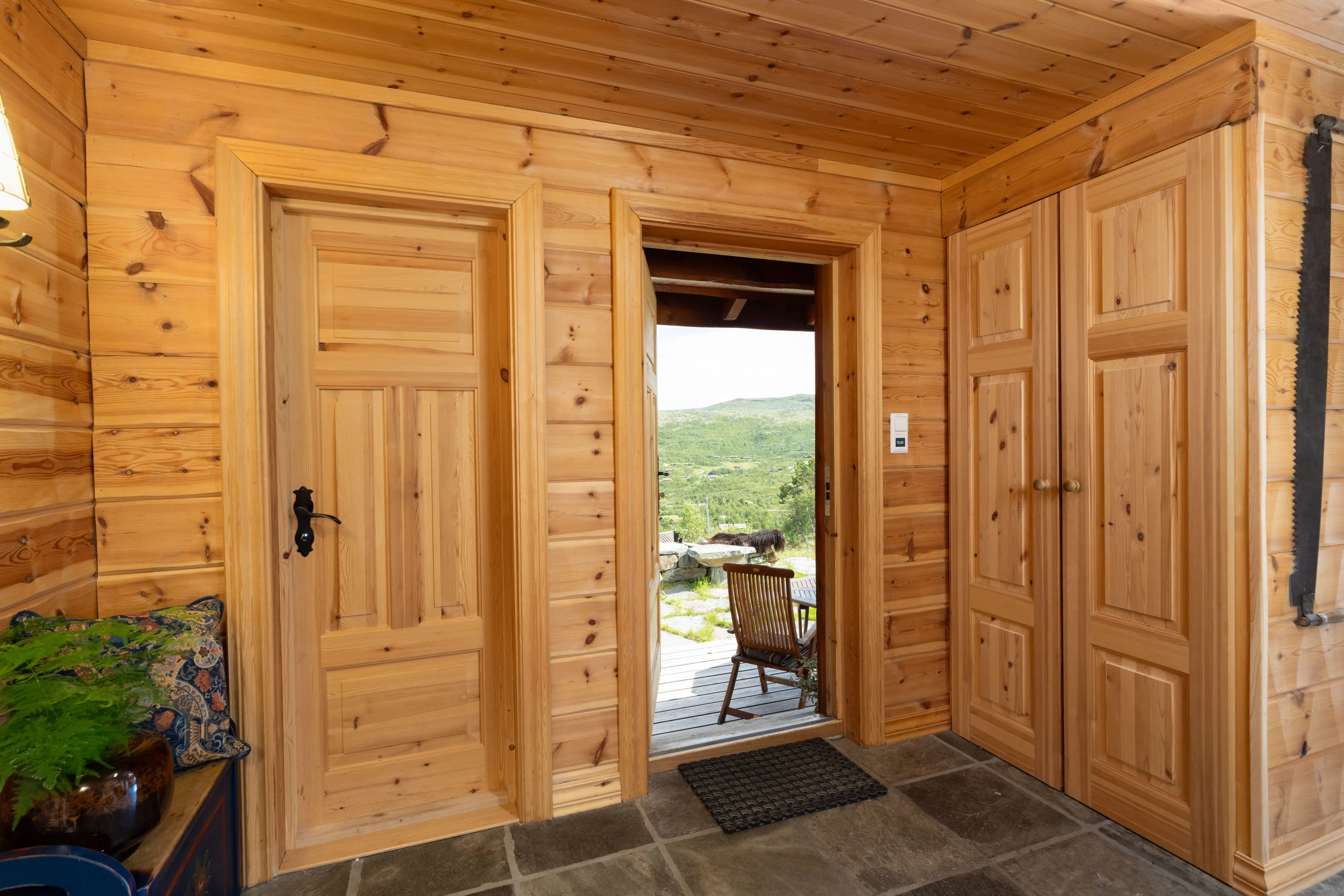 1990s Norwegian Cabin with Panoramic Views and Terrace in Ustaoset - View image 14 of 41
