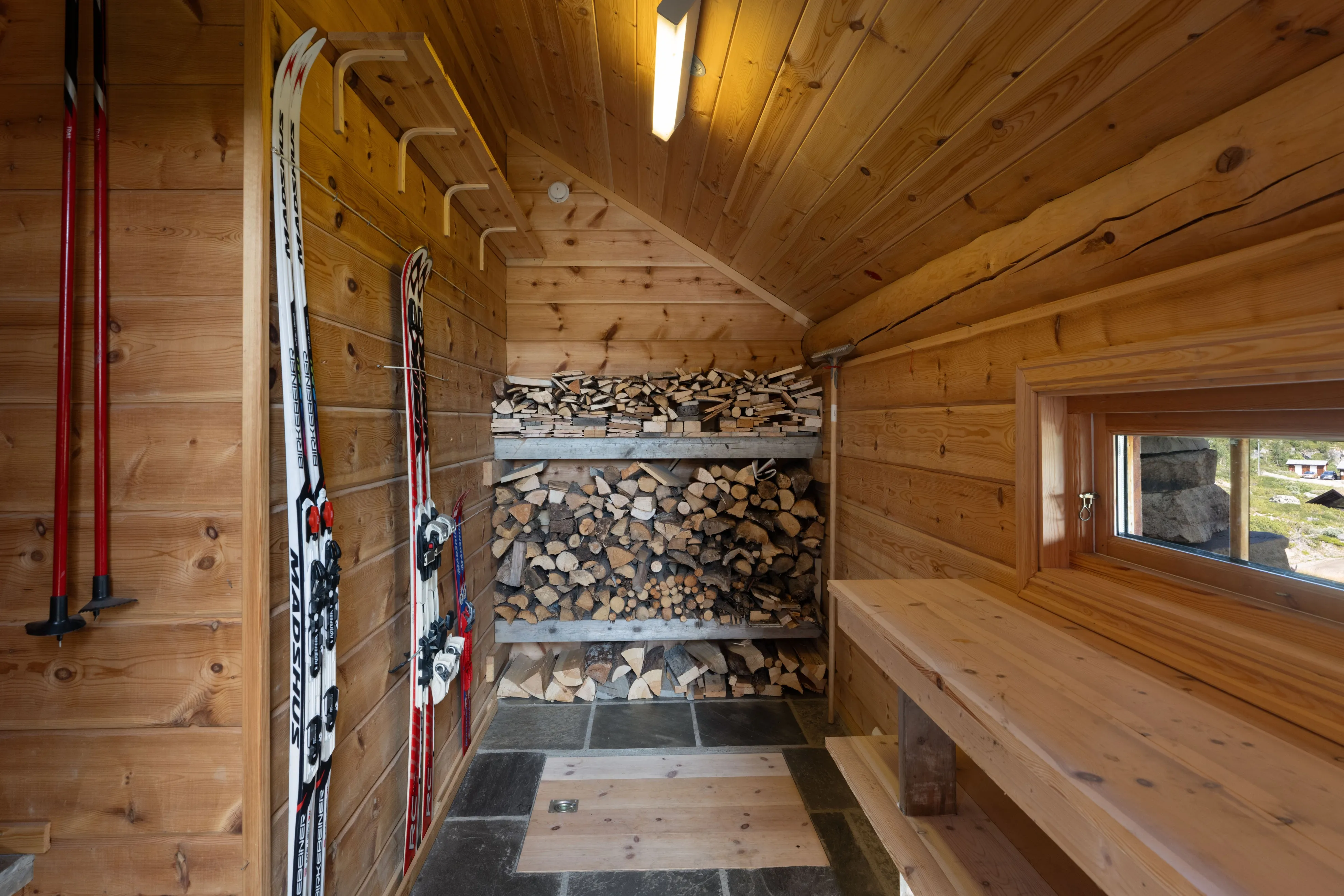 1990s Norwegian Cabin with Panoramic Views and Terrace in Ustaoset - View image 15 of 41