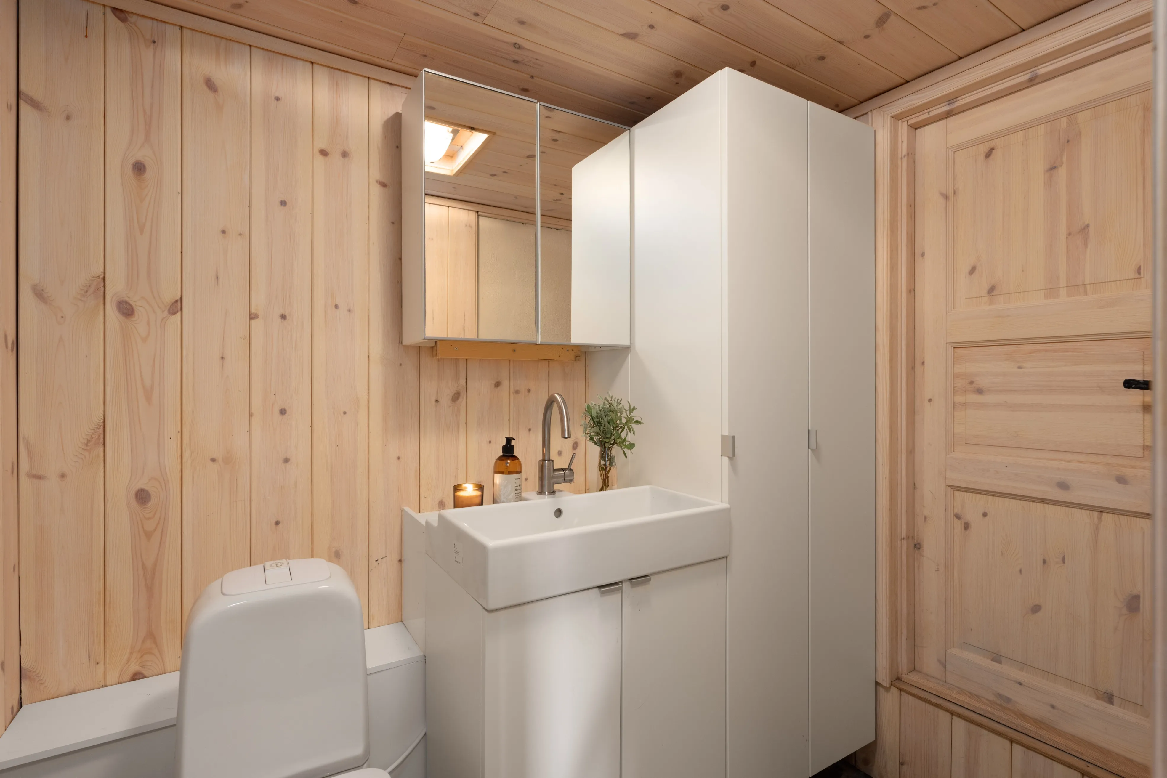 1990s Norwegian Cabin with Panoramic Views and Terrace in Ustaoset - View image 16 of 41