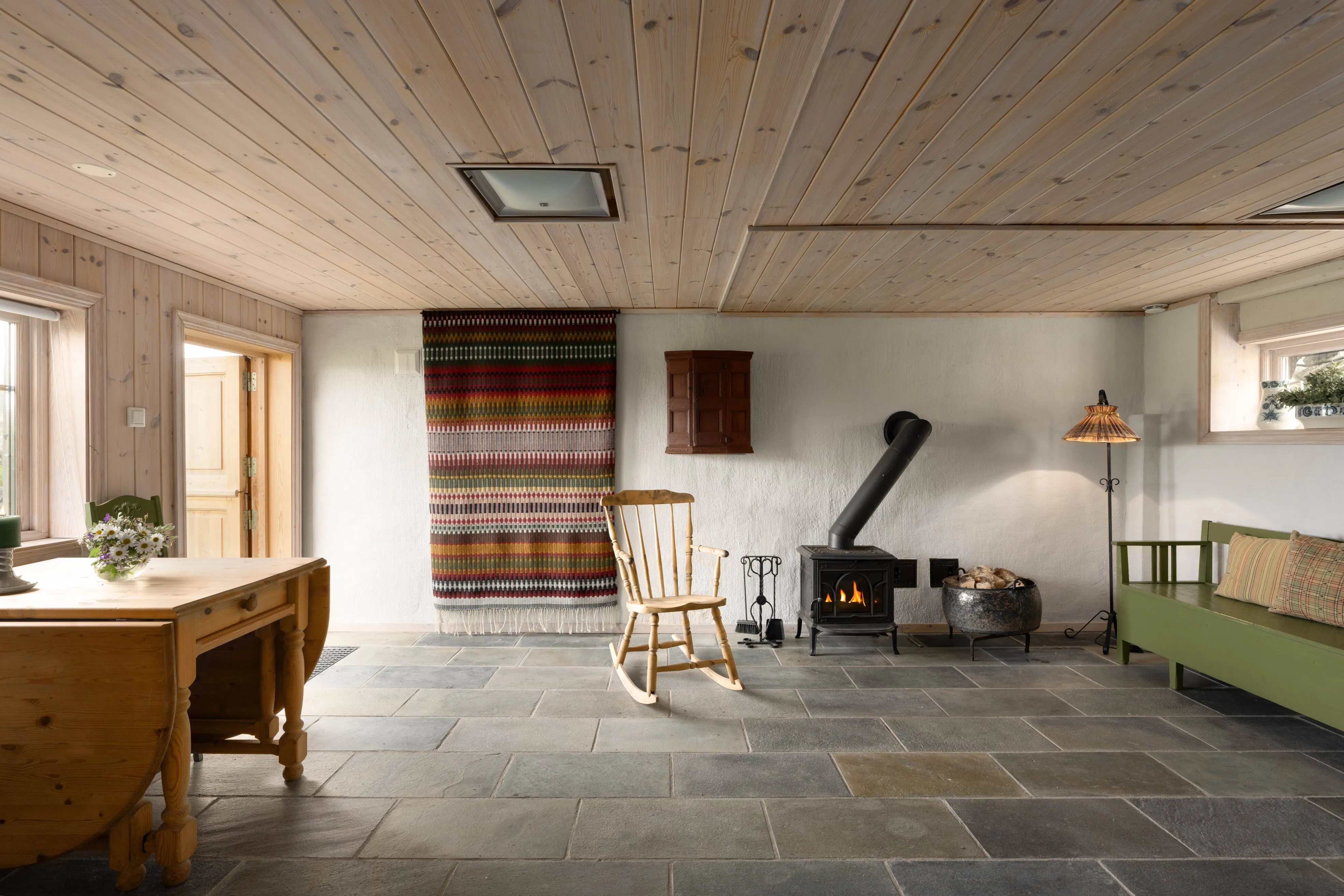 1990s Norwegian Cabin with Panoramic Views and Terrace in Ustaoset - View image 21 of 41