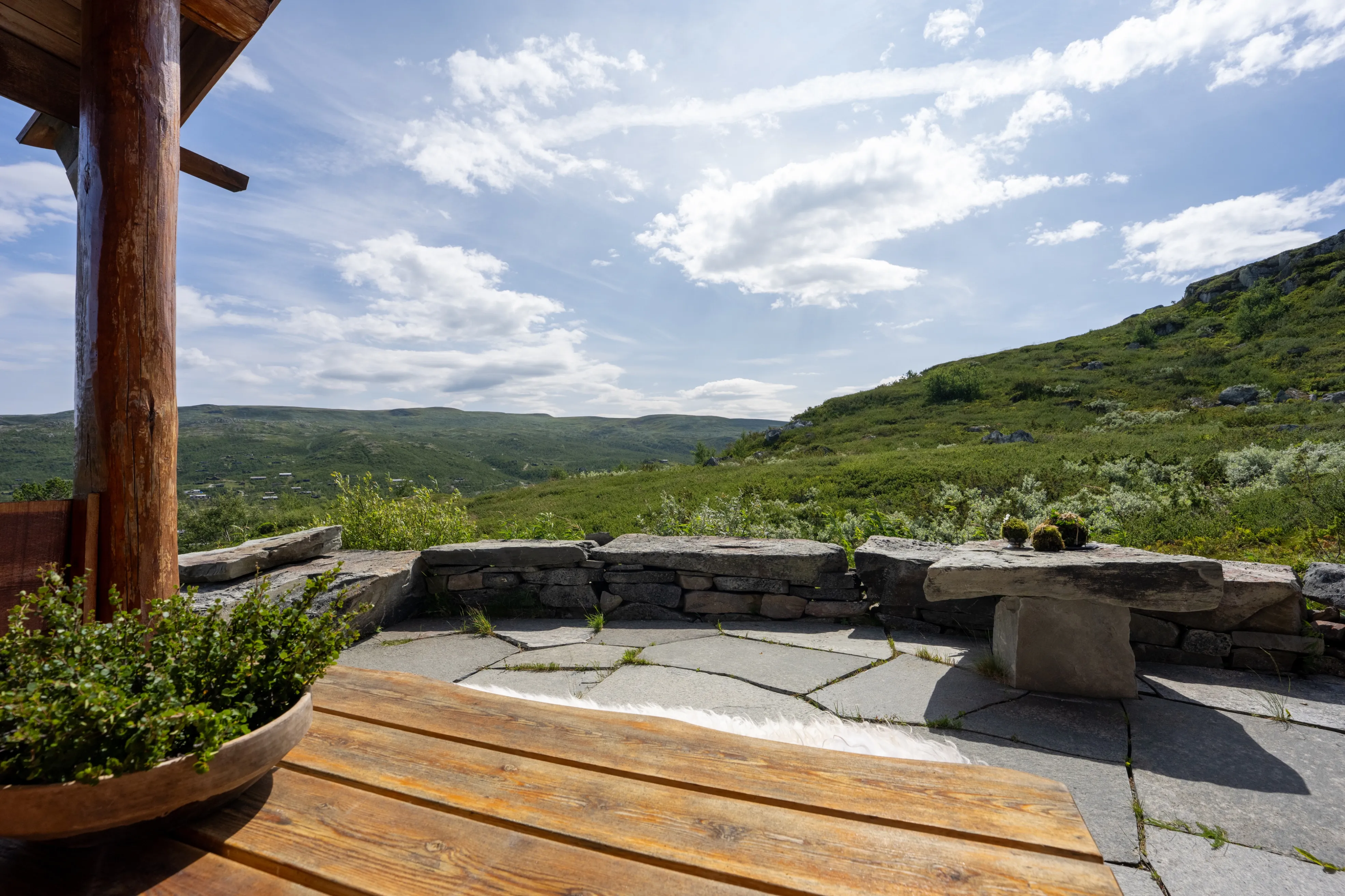 1990s Norwegian Cabin with Panoramic Views and Terrace in Ustaoset - View image 24 of 41