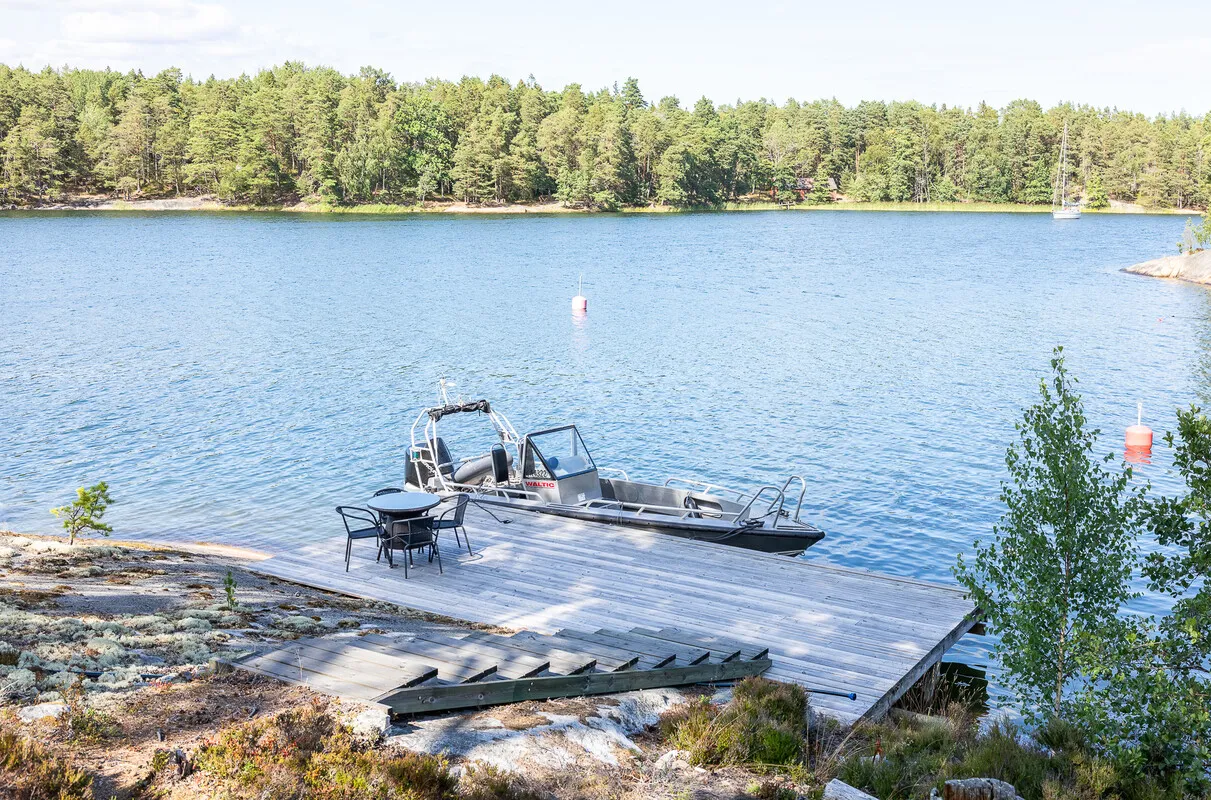 1970s Swedish Island House with Expansive Garden and Terrace - Image 4