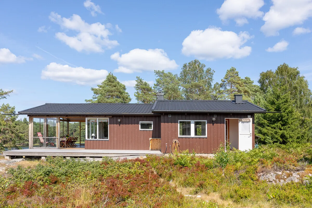 1970s Swedish Island House with Expansive Garden and Terrace - Image 5