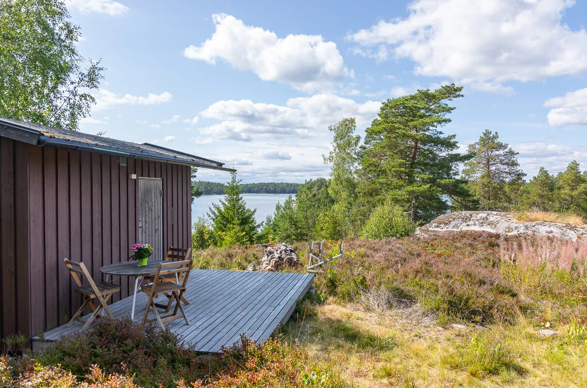 1970s Swedish Island House with Expansive Garden and Terrace - View image 6 of 48