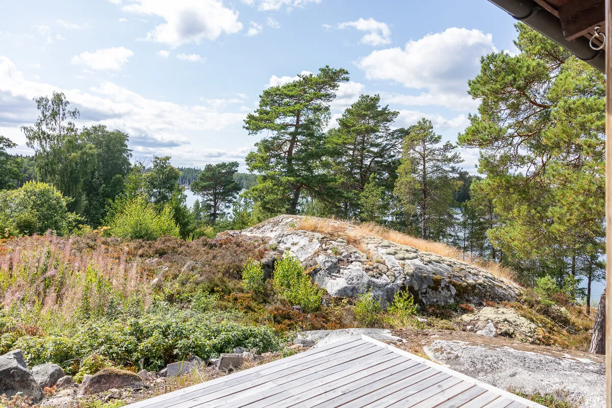 1970s Swedish Island House with Expansive Garden and Terrace - View image 8 of 48