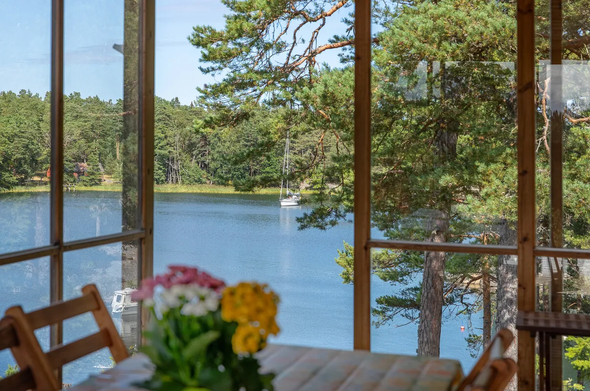 1970s Swedish Island House with Expansive Garden and Terrace - View image 11 of 48