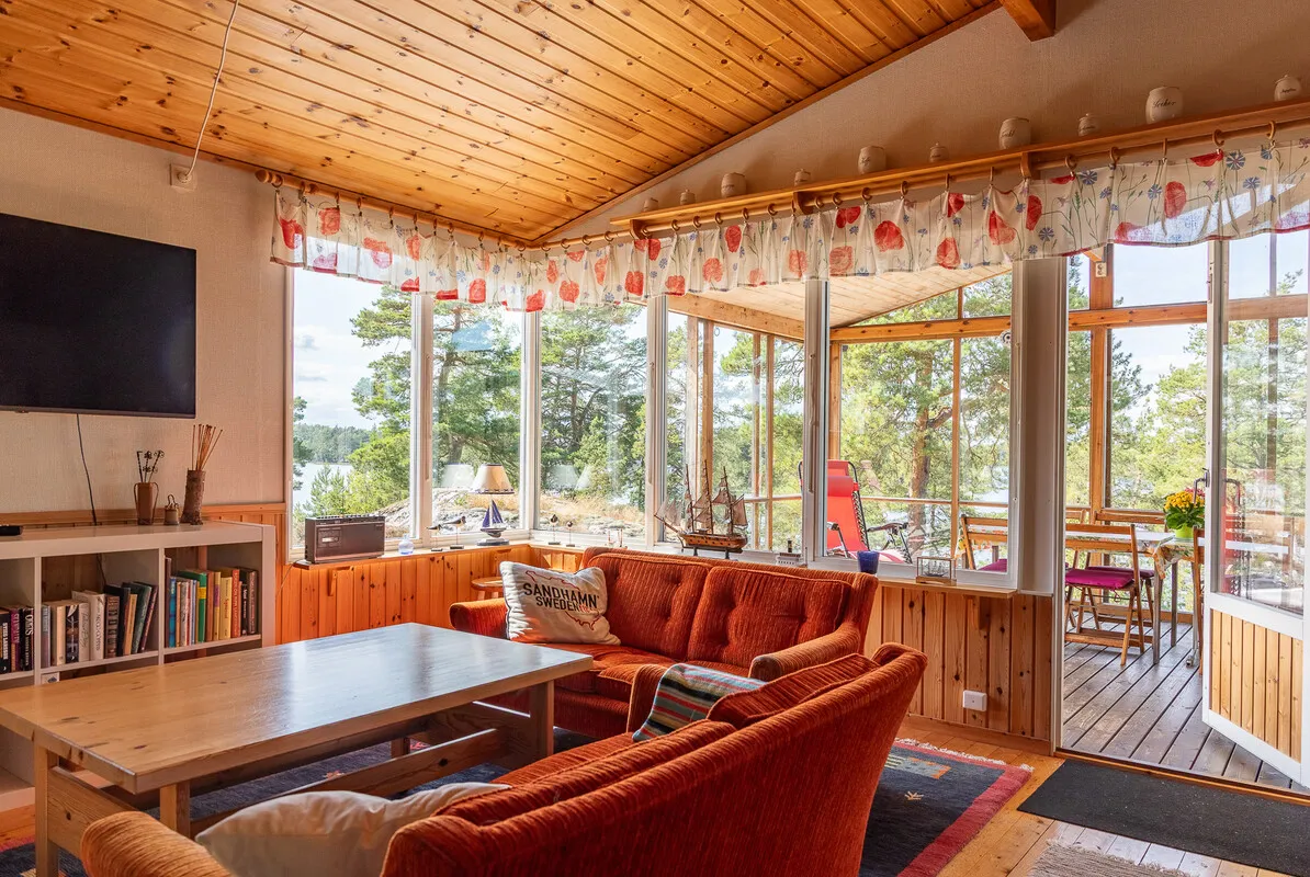 1970s Swedish Island House with Expansive Garden and Terrace - View image 12 of 48