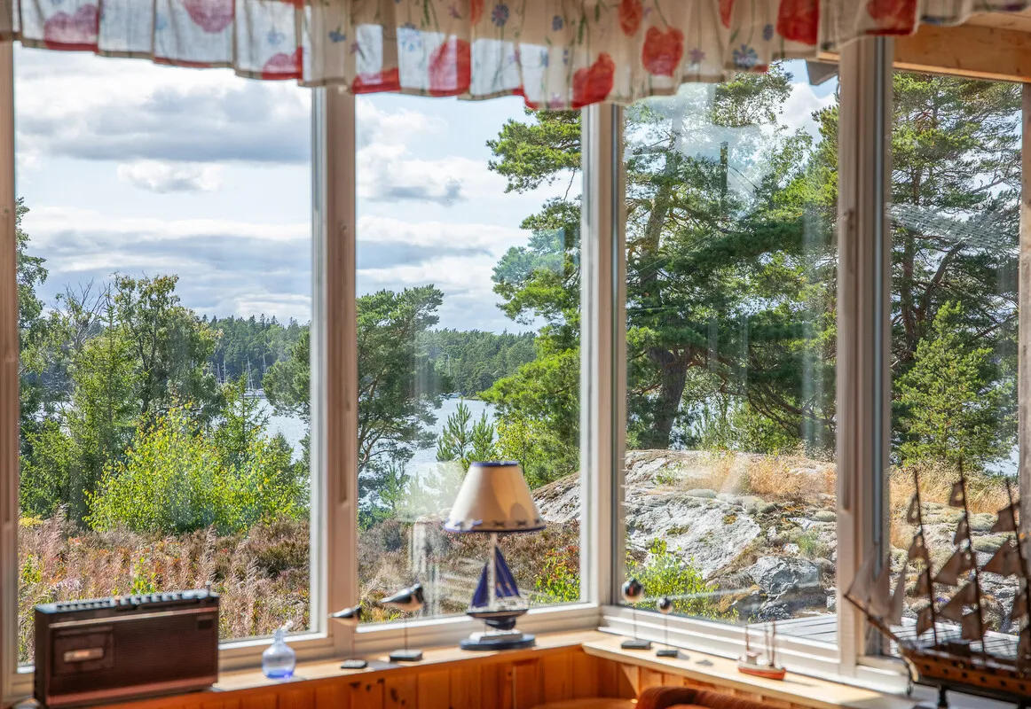 1970s Swedish Island House with Expansive Garden and Terrace - View image 13 of 48