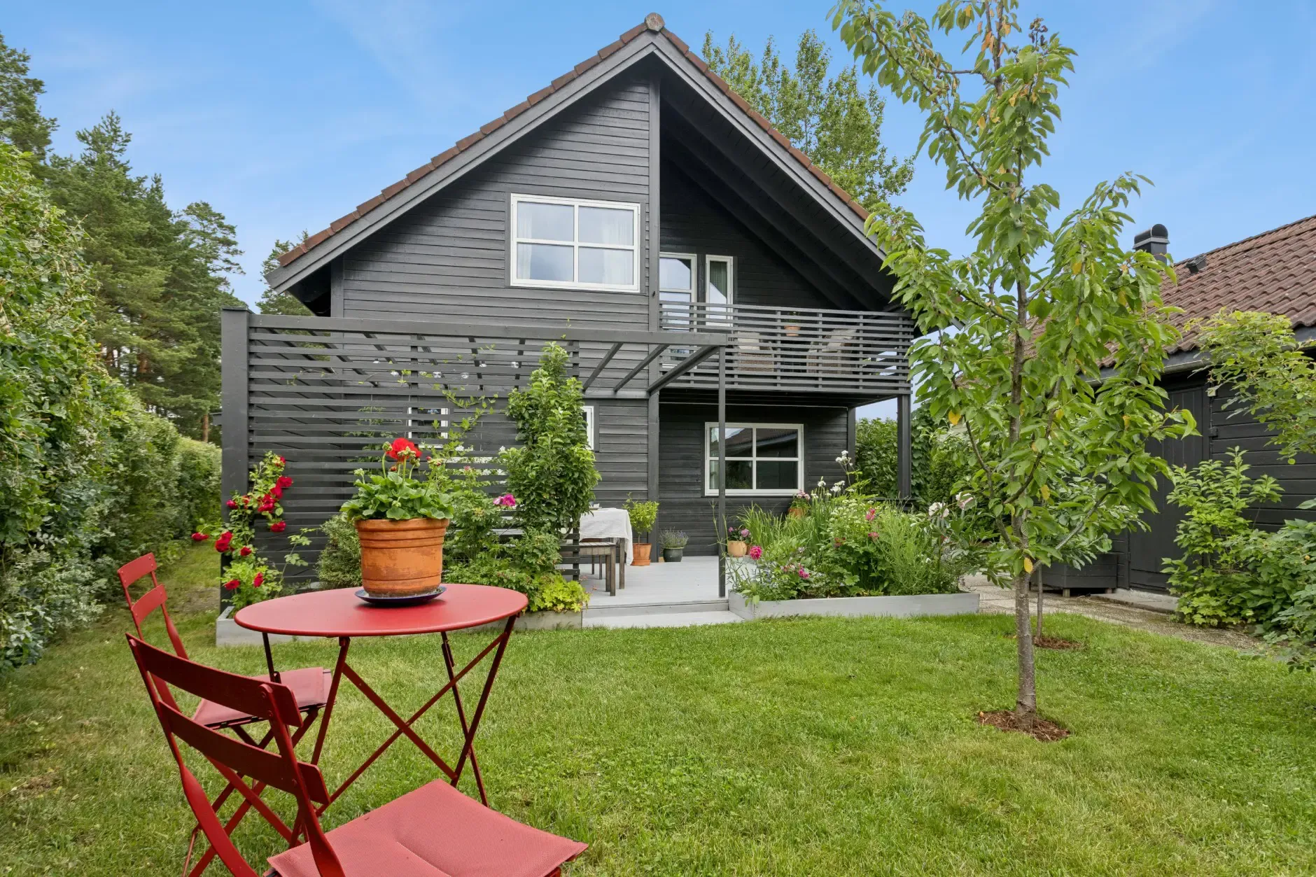 Romslig enebolig med 4 soverom og stor tomt i Hønefoss, Norge - Image 1