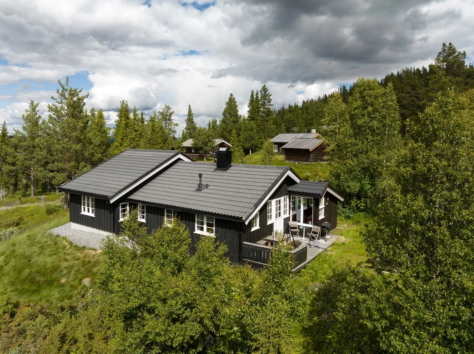 1965 Cabin in Viken: 4 Bedrooms, Ski Trails and Modern Upgrades - Image 1