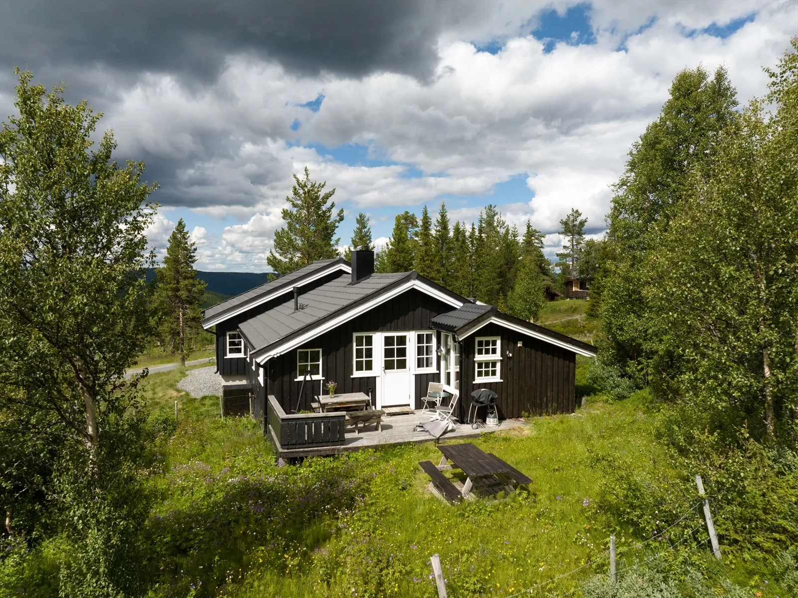 1965 Cabin in Viken: 4 Bedrooms, Ski Trails and Modern Upgrades - Image 2