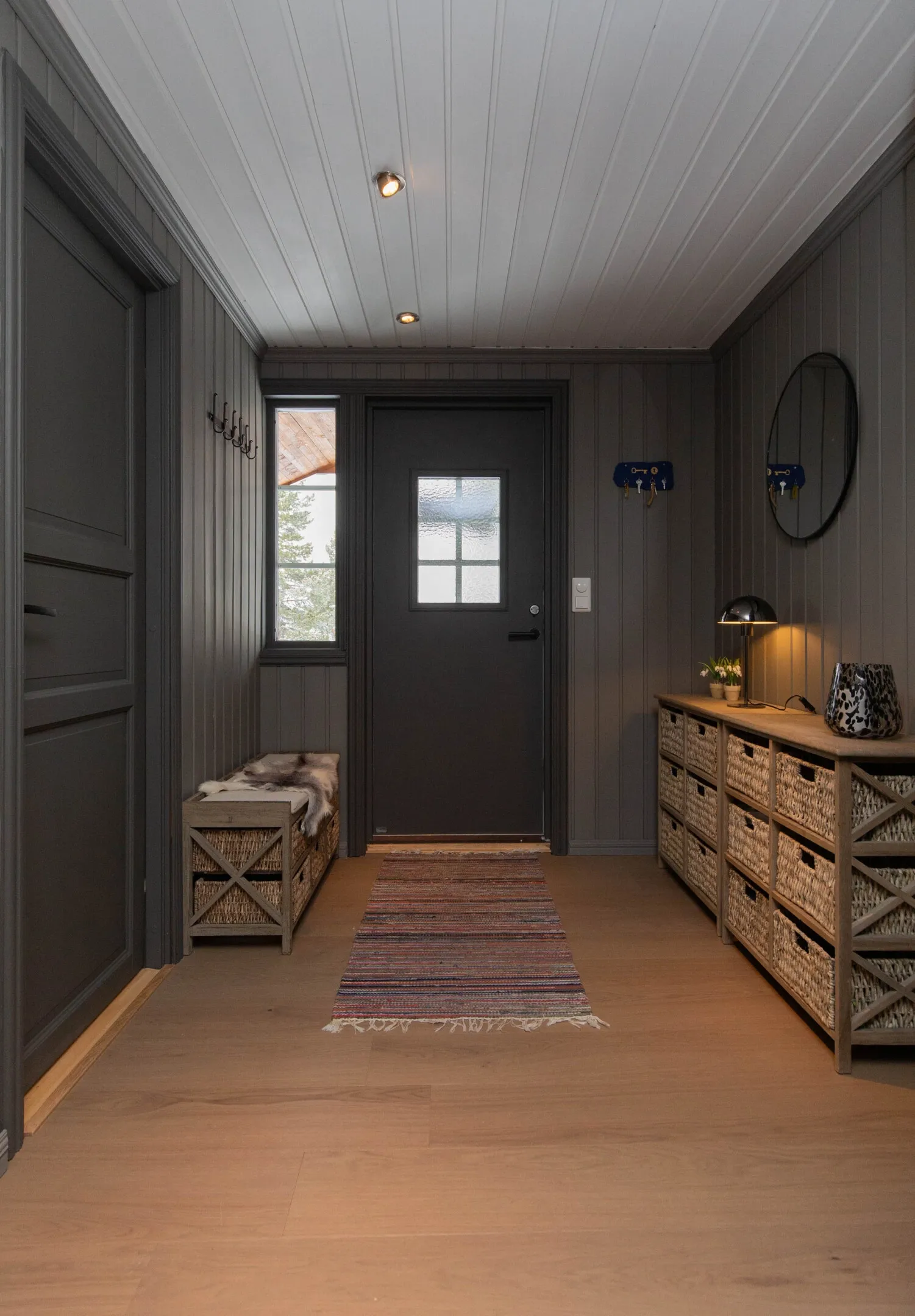 1965 Cabin in Viken: 4 Bedrooms, Ski Trails and Modern Upgrades - View image 6 of 28