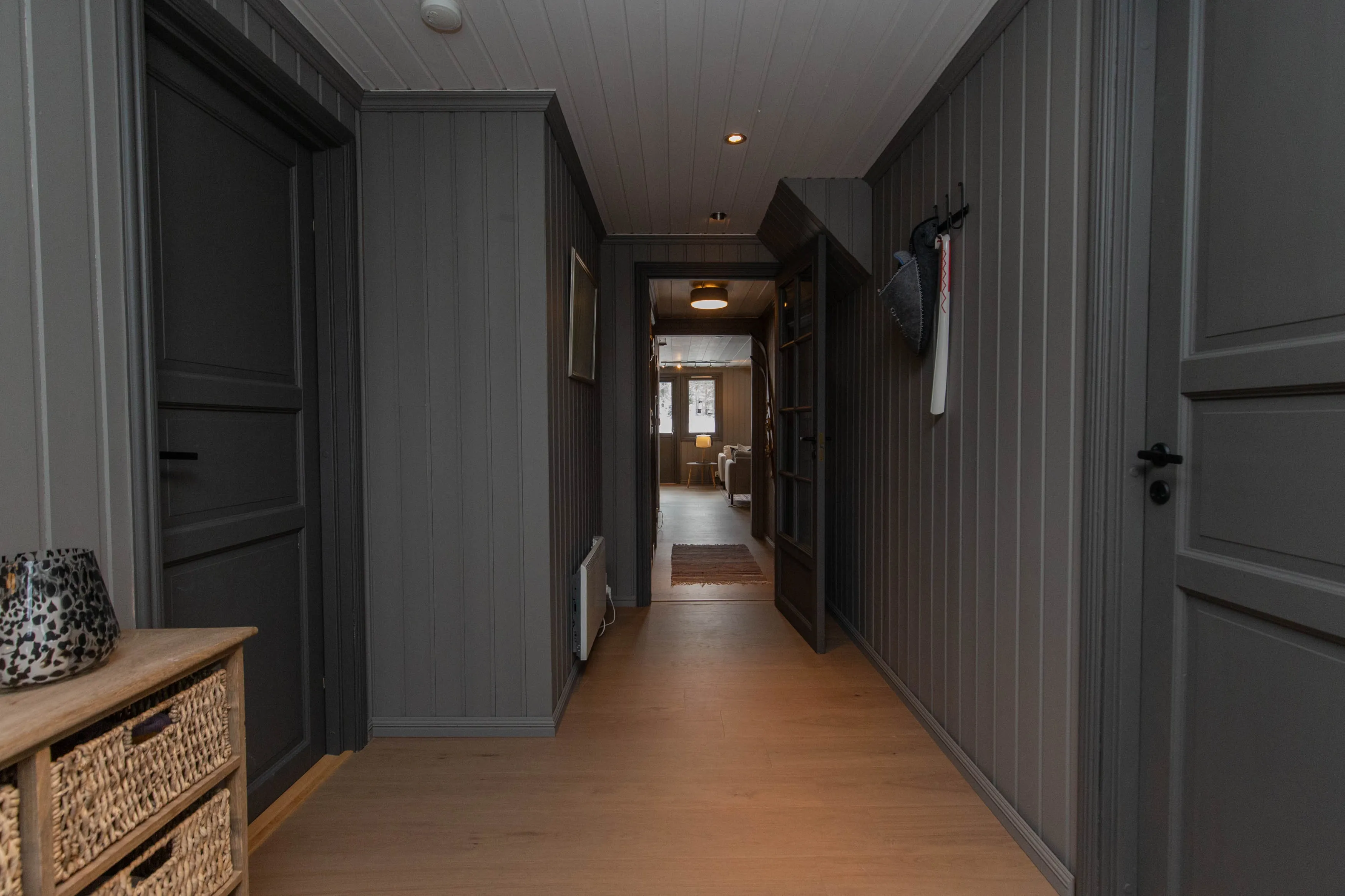 1965 Cabin in Viken: 4 Bedrooms, Ski Trails and Modern Upgrades - View image 7 of 28