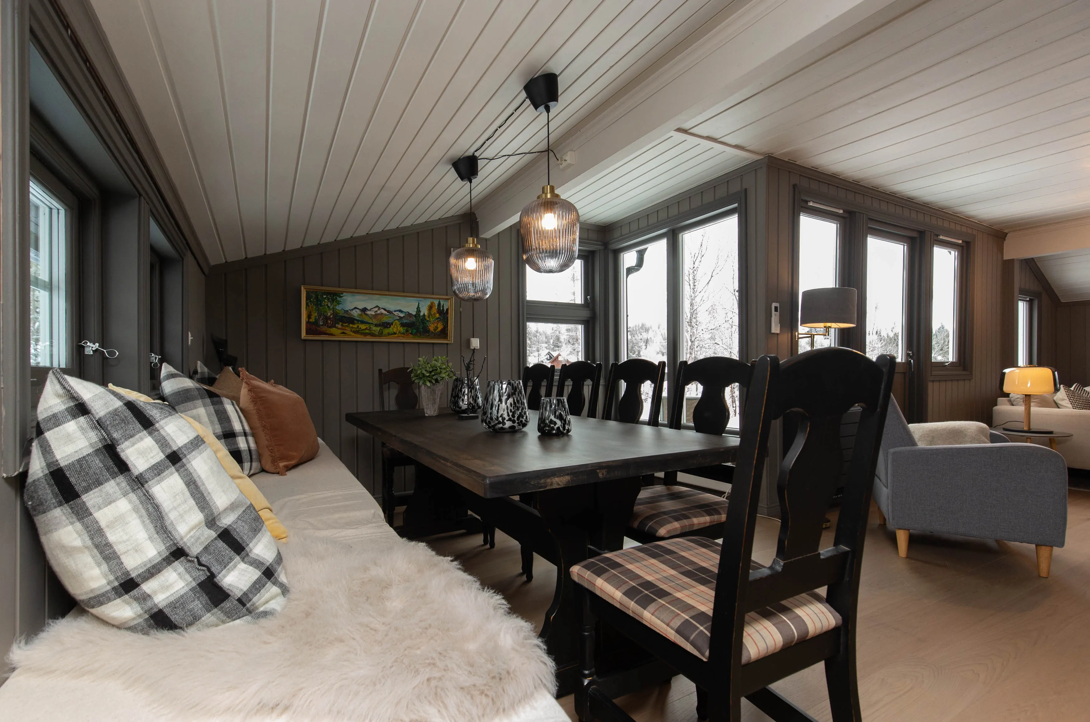 1965 Cabin in Viken: 4 Bedrooms, Ski Trails and Modern Upgrades - View image 10 of 28