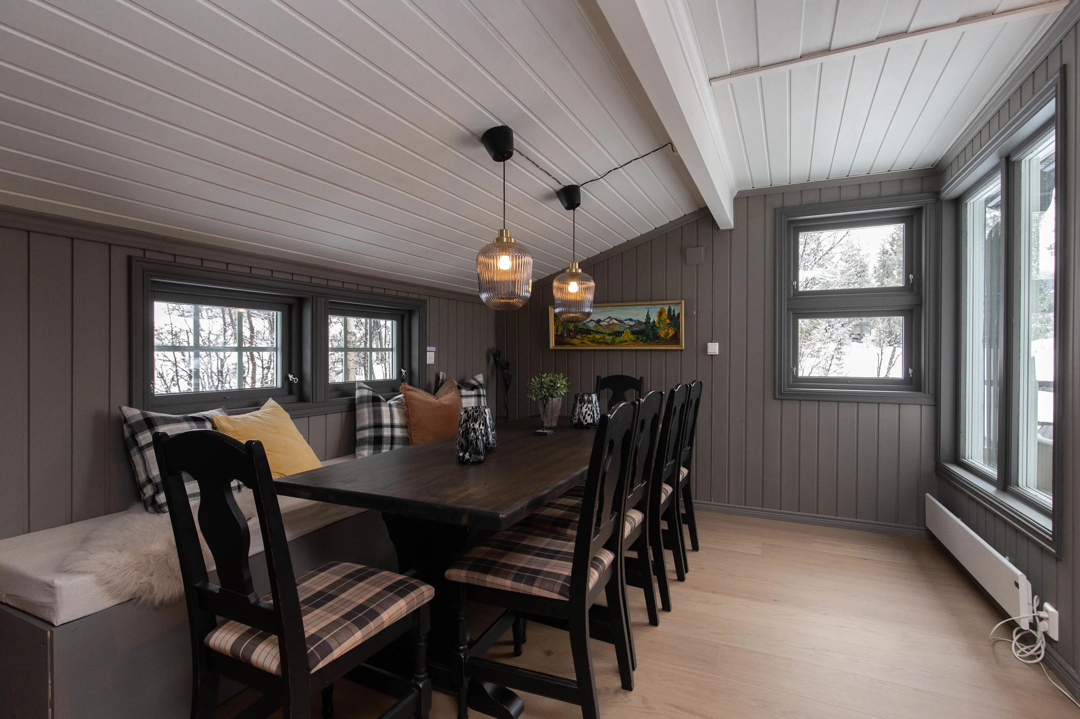 1965 Cabin in Viken: 4 Bedrooms, Ski Trails and Modern Upgrades - View image 11 of 28