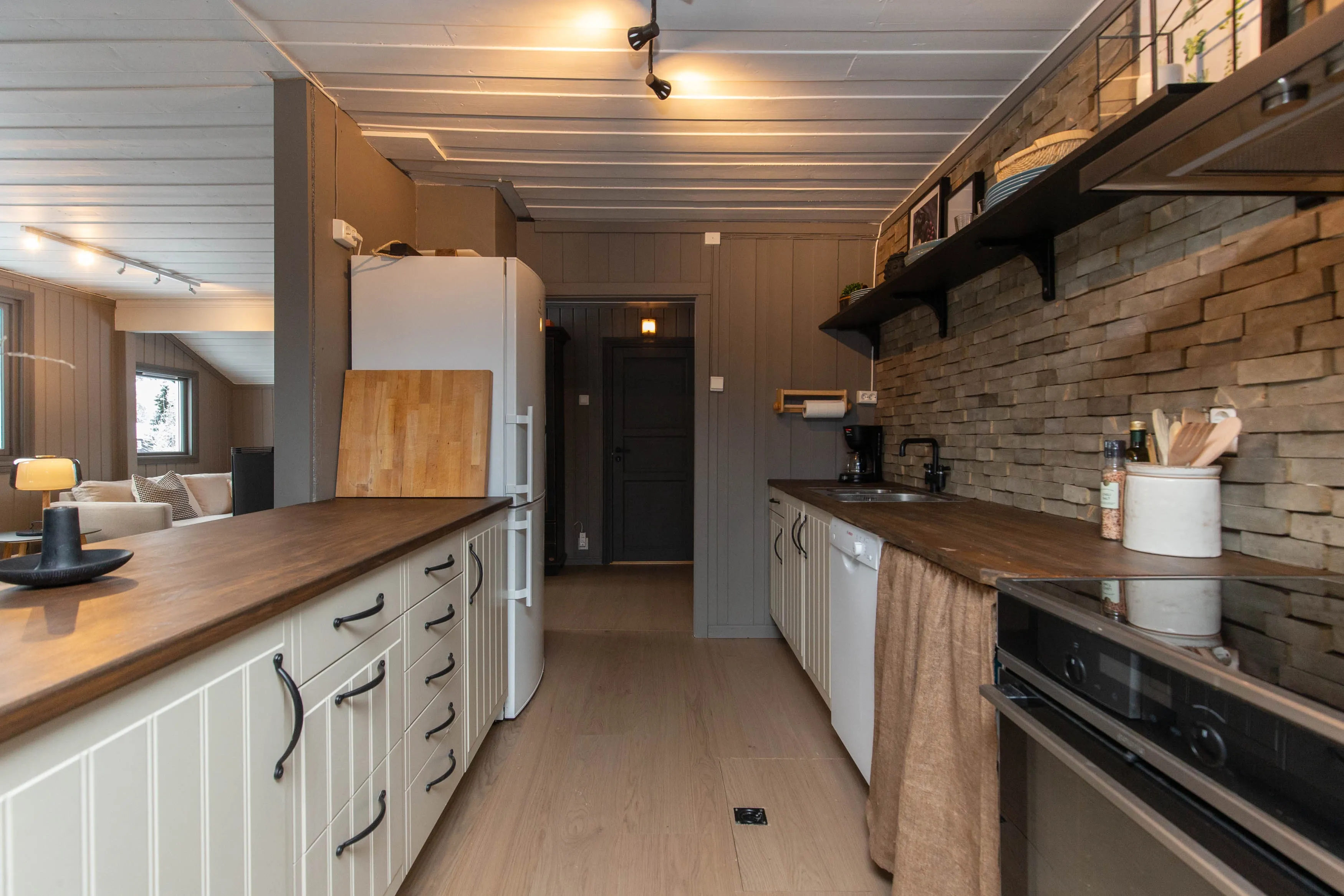 1965 Cabin in Viken: 4 Bedrooms, Ski Trails and Modern Upgrades - View image 12 of 28