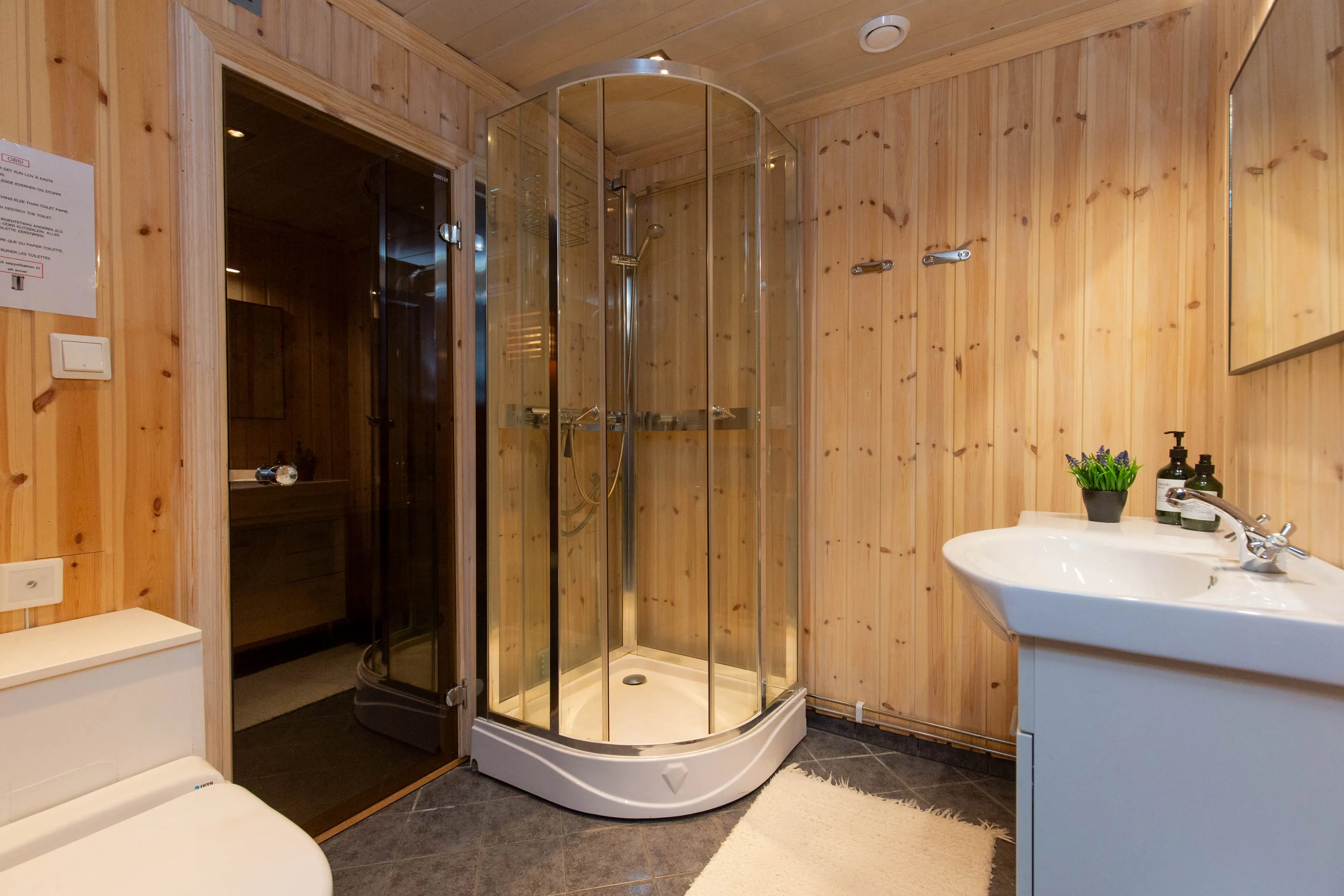1965 Cabin in Viken: 4 Bedrooms, Ski Trails and Modern Upgrades - View image 22 of 28