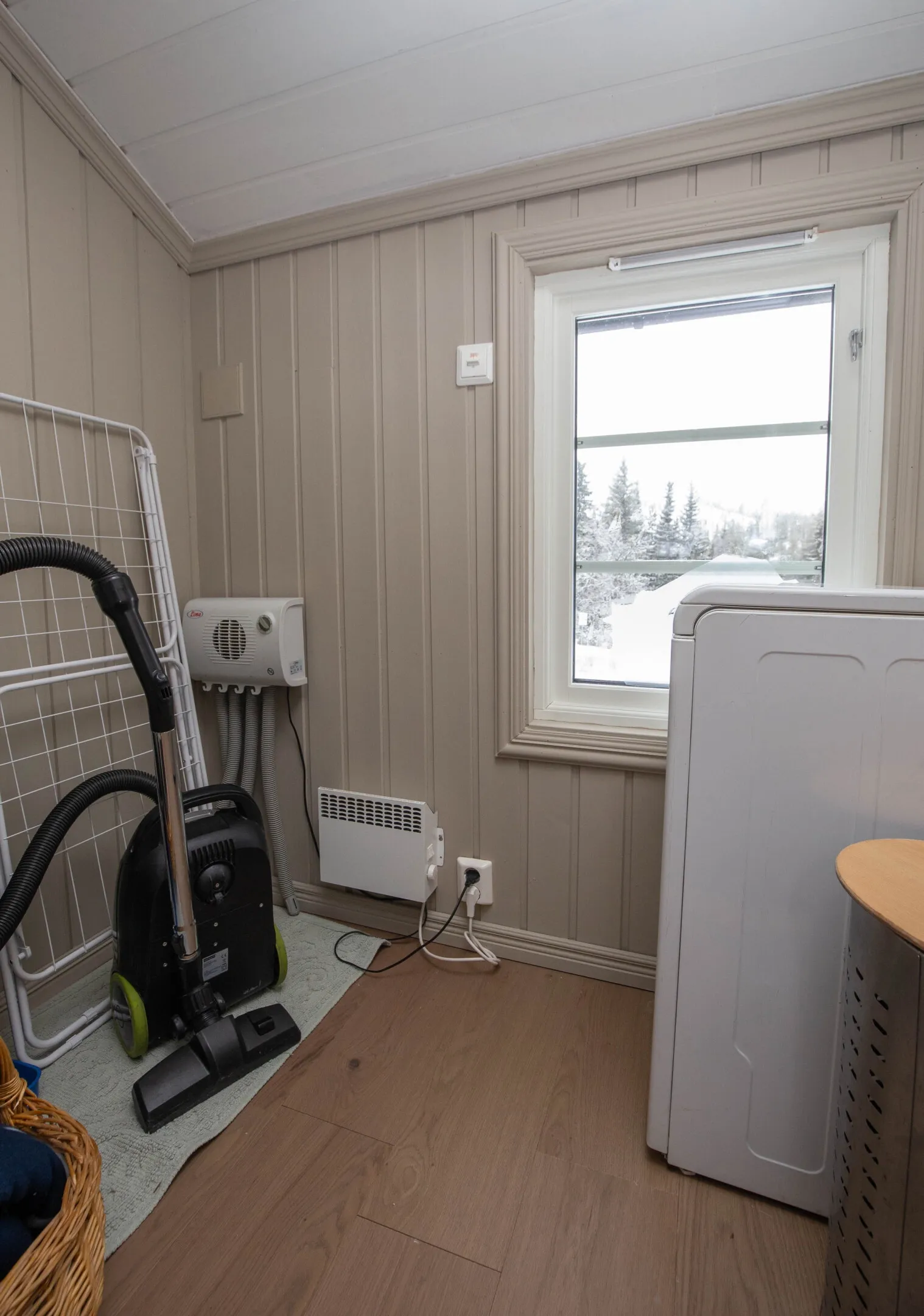 1965 Cabin in Viken: 4 Bedrooms, Ski Trails and Modern Upgrades - View image 24 of 28