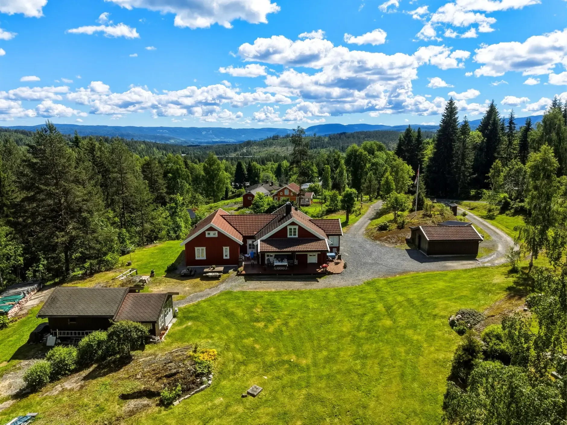 Historic 1850s Norwegian House with Expansive Garden Near Kongsberg - Image 2