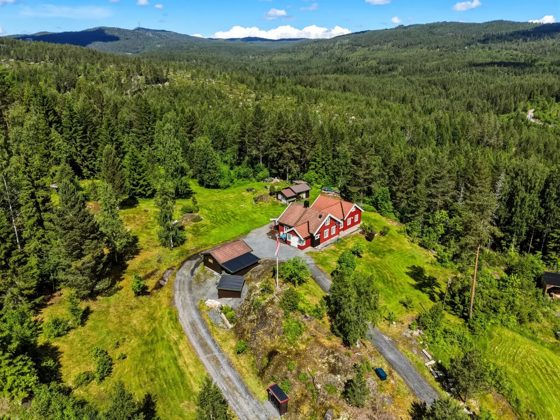 Historic 1850s Norwegian House with Expansive Garden Near Kongsberg - Image 3