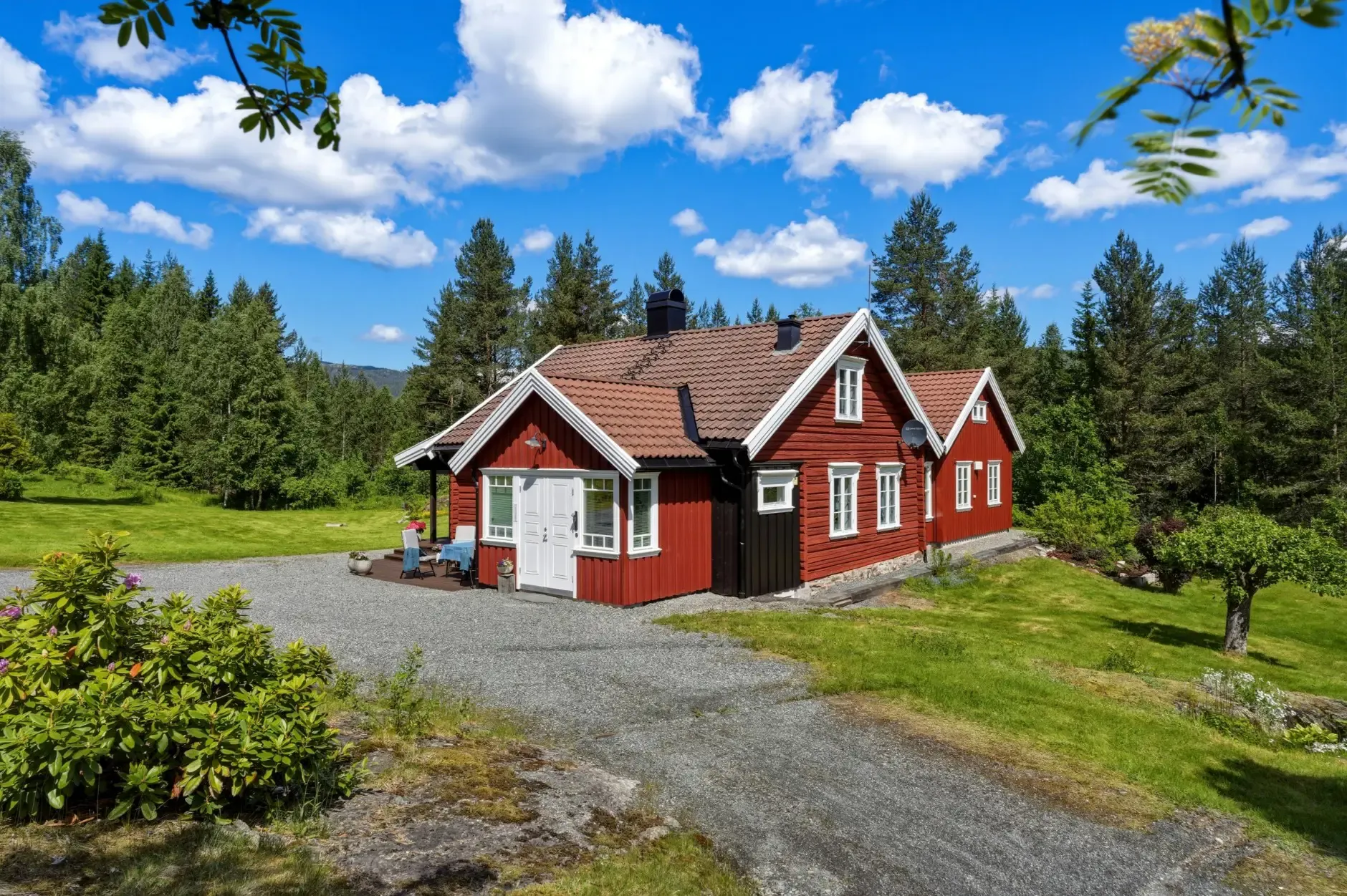 Historic 1850s Norwegian House with Expansive Garden Near Kongsberg - Image 4