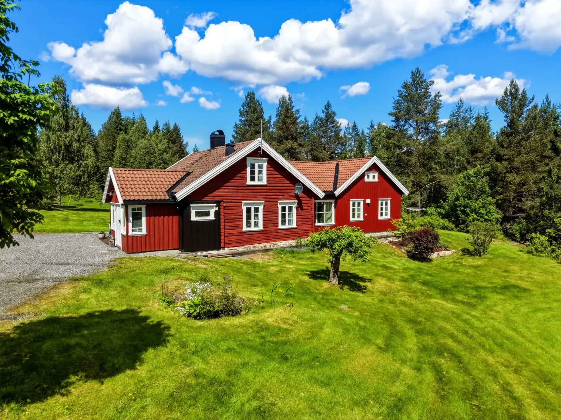 Historic 1850s Norwegian House with Expansive Garden Near Kongsberg - Image 5