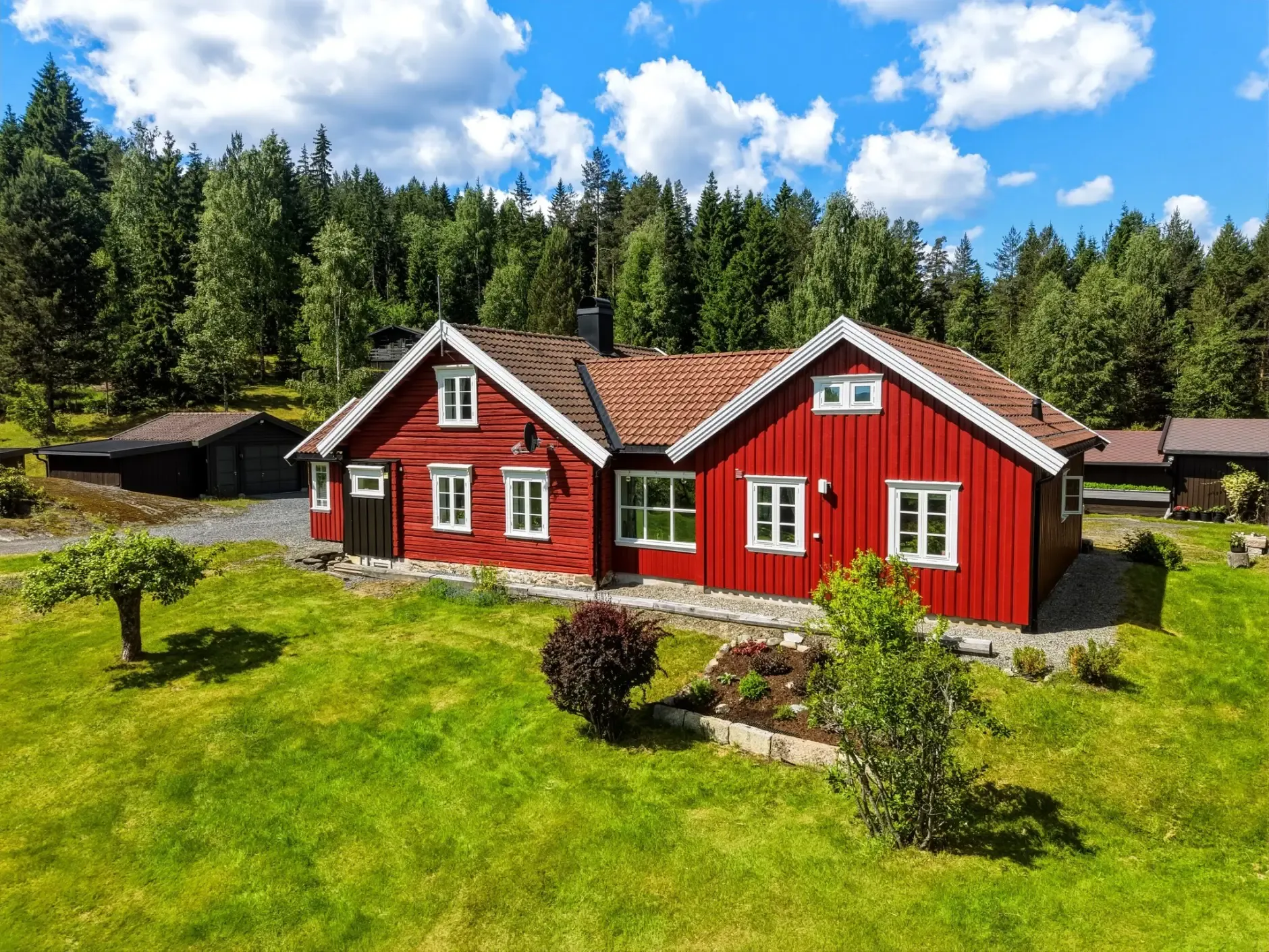 Historic 1850s Norwegian House with Expansive Garden Near Kongsberg - Image 1