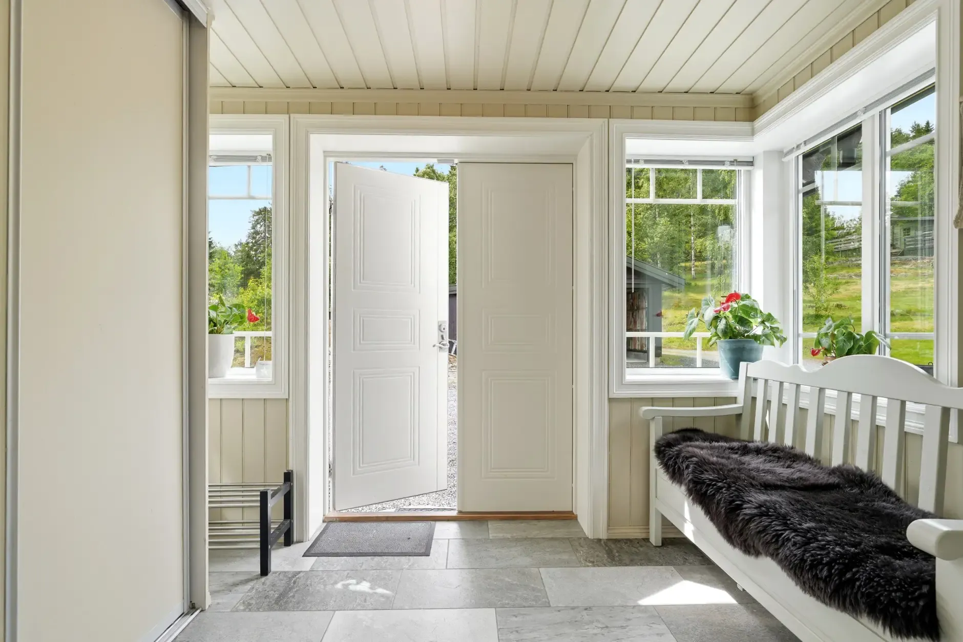 Historic 1850s Norwegian House with Expansive Garden Near Kongsberg - View image 9 of 66