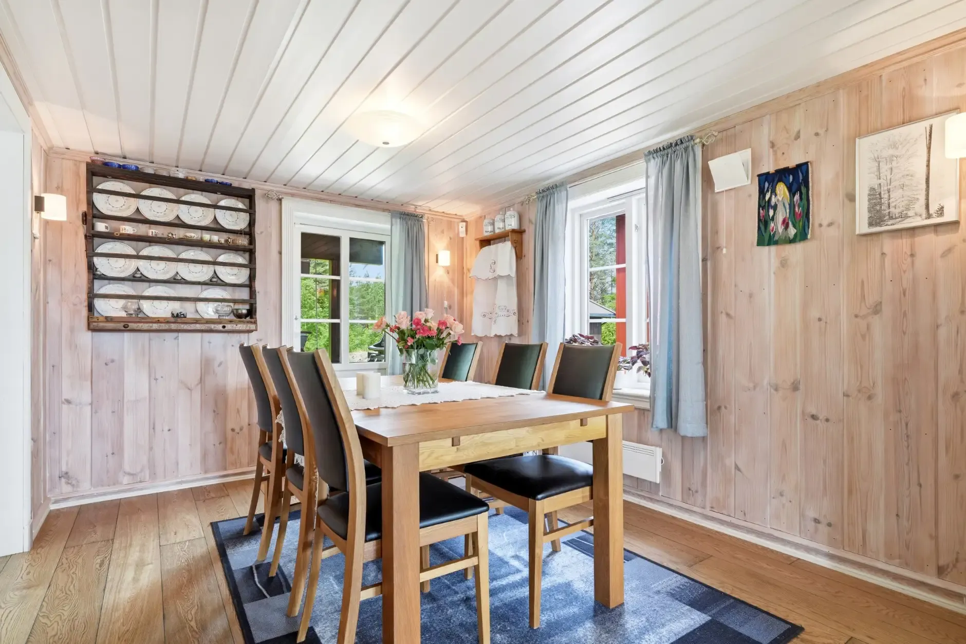 Historic 1850s Norwegian House with Expansive Garden Near Kongsberg - View image 20 of 66