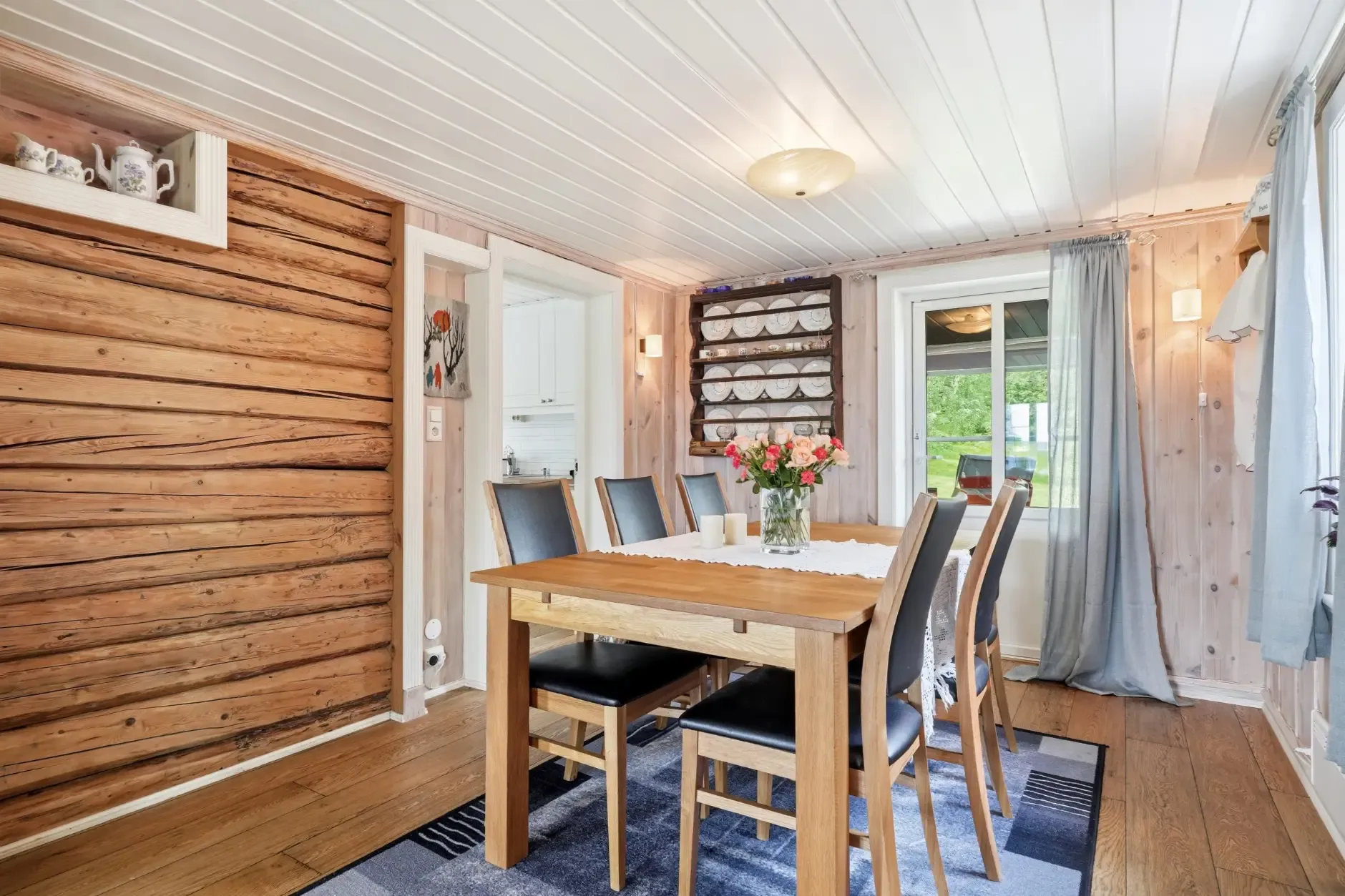 Historic 1850s Norwegian House with Expansive Garden Near Kongsberg - View image 21 of 66
