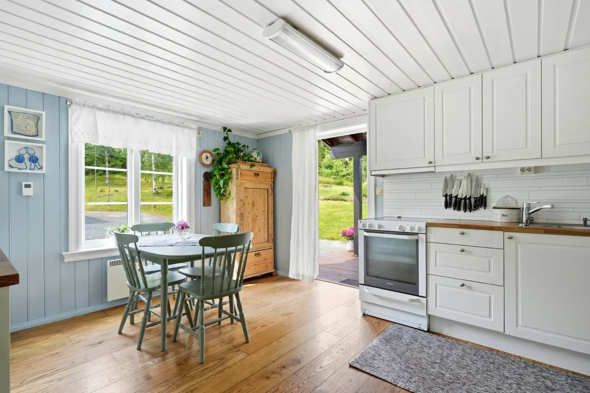Historic 1850s Norwegian House with Expansive Garden Near Kongsberg - View image 24 of 66