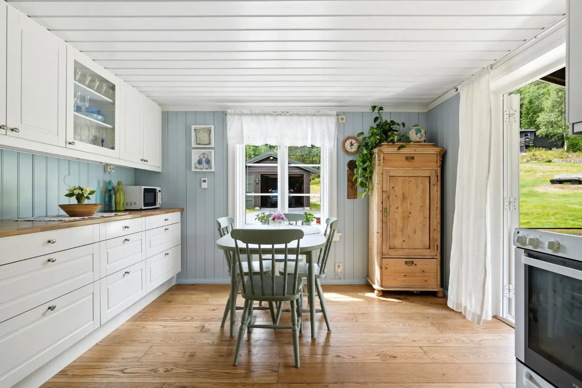 Historic 1850s Norwegian House with Expansive Garden Near Kongsberg - View image 25 of 66