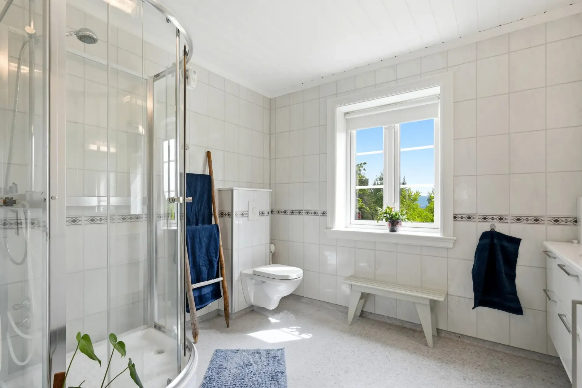 Historic 1850s Norwegian House with Expansive Garden Near Kongsberg - View image 31 of 66